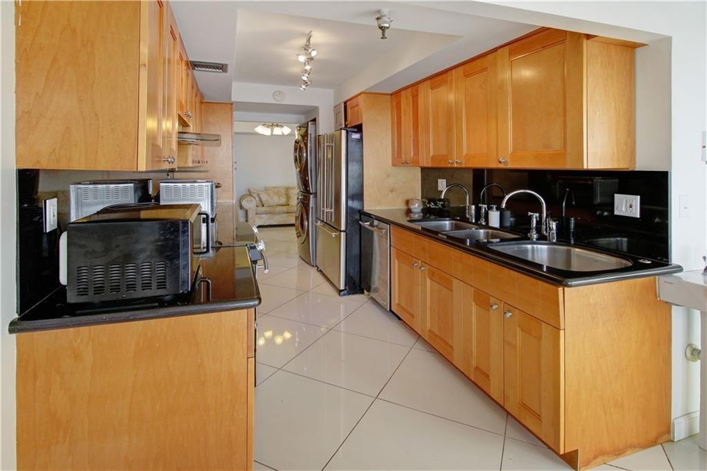 Winston Towers 700 Condo - Residential Lease