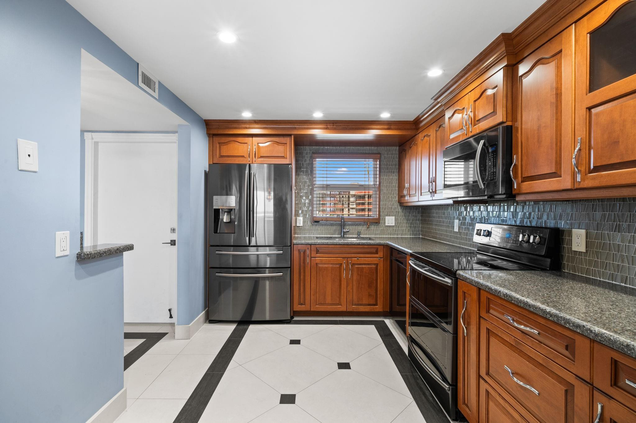 Bayshore Towers - Residential