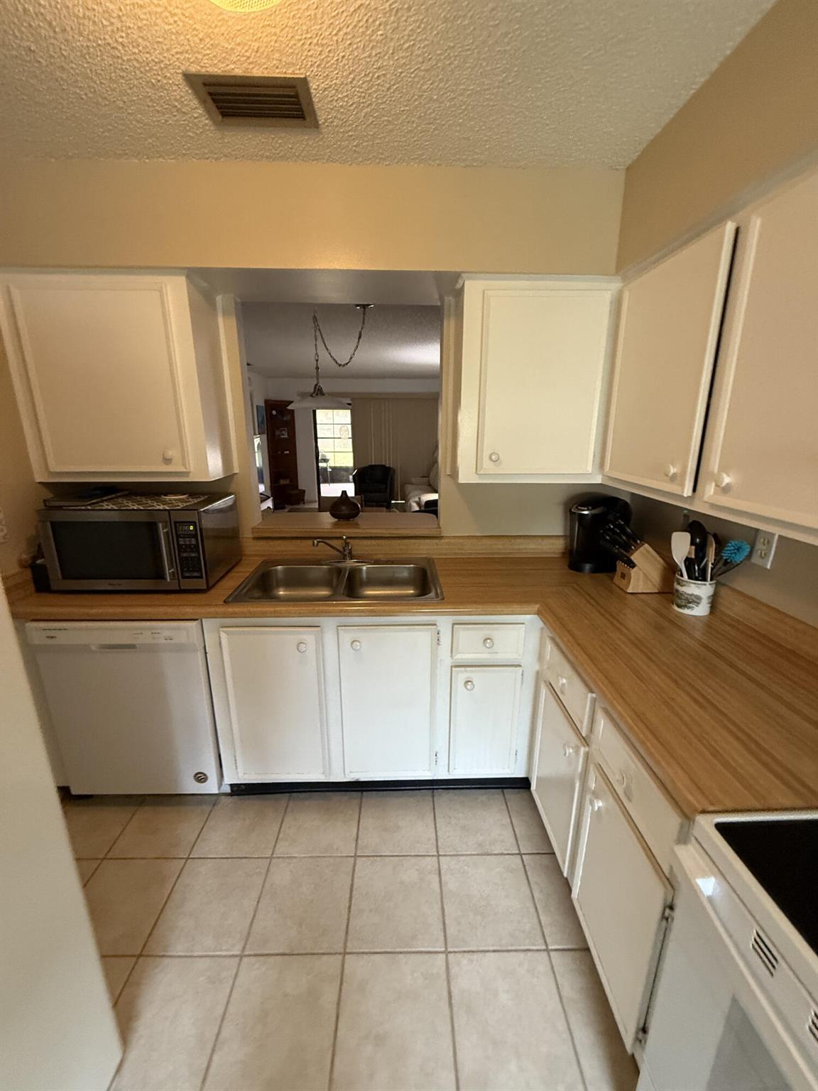 6006 Indrio Road 4, Fort Pierce, FL, 34950/$165,000 4 6006 Indrio Road 4