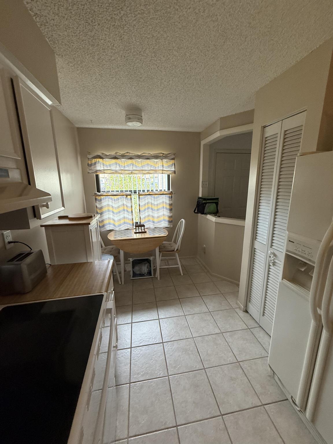 6006 Indrio Road 4, Fort Pierce, FL, 34950/$165,000 3 6006 Indrio Road 4