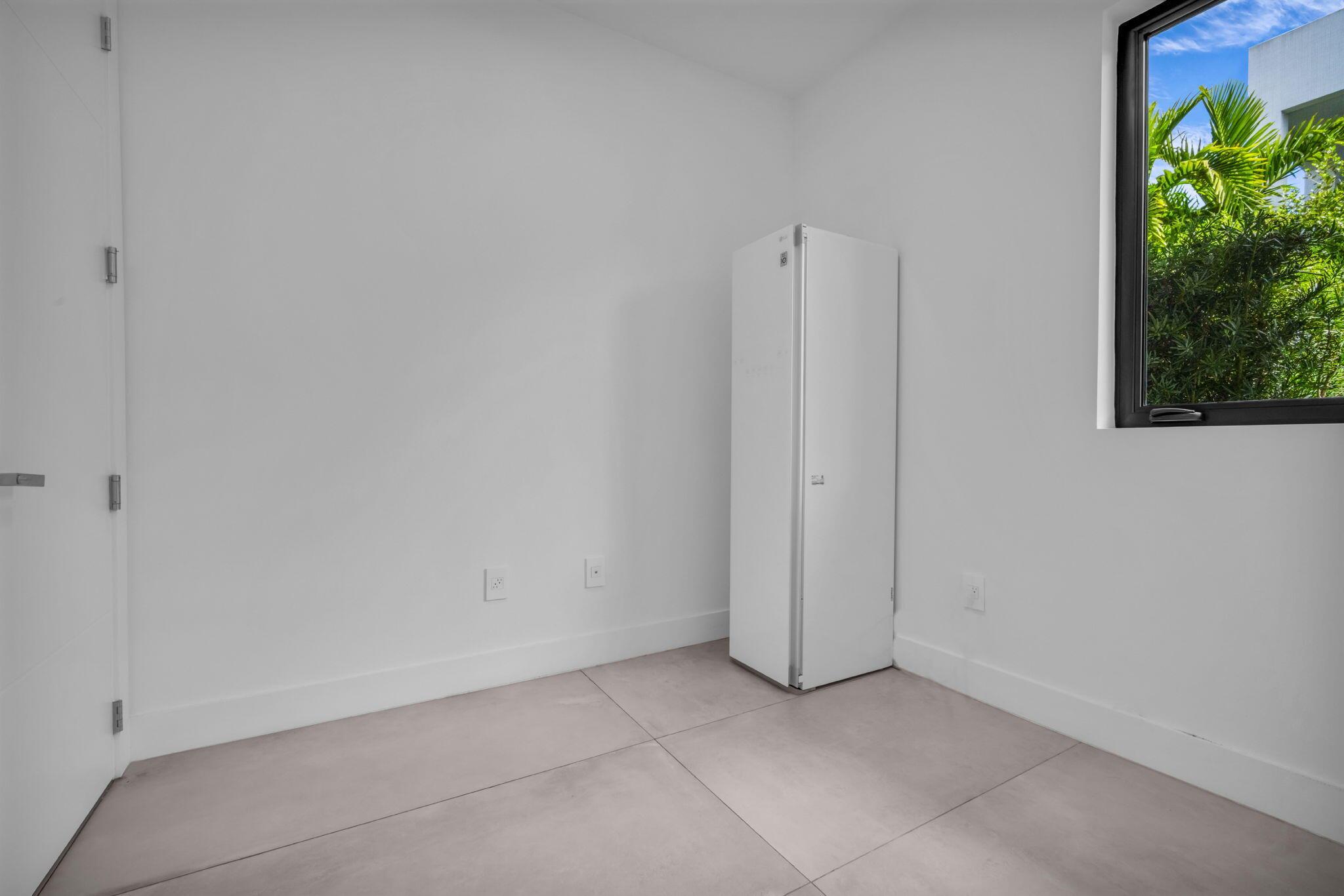 WESTON ESTATES - Residential