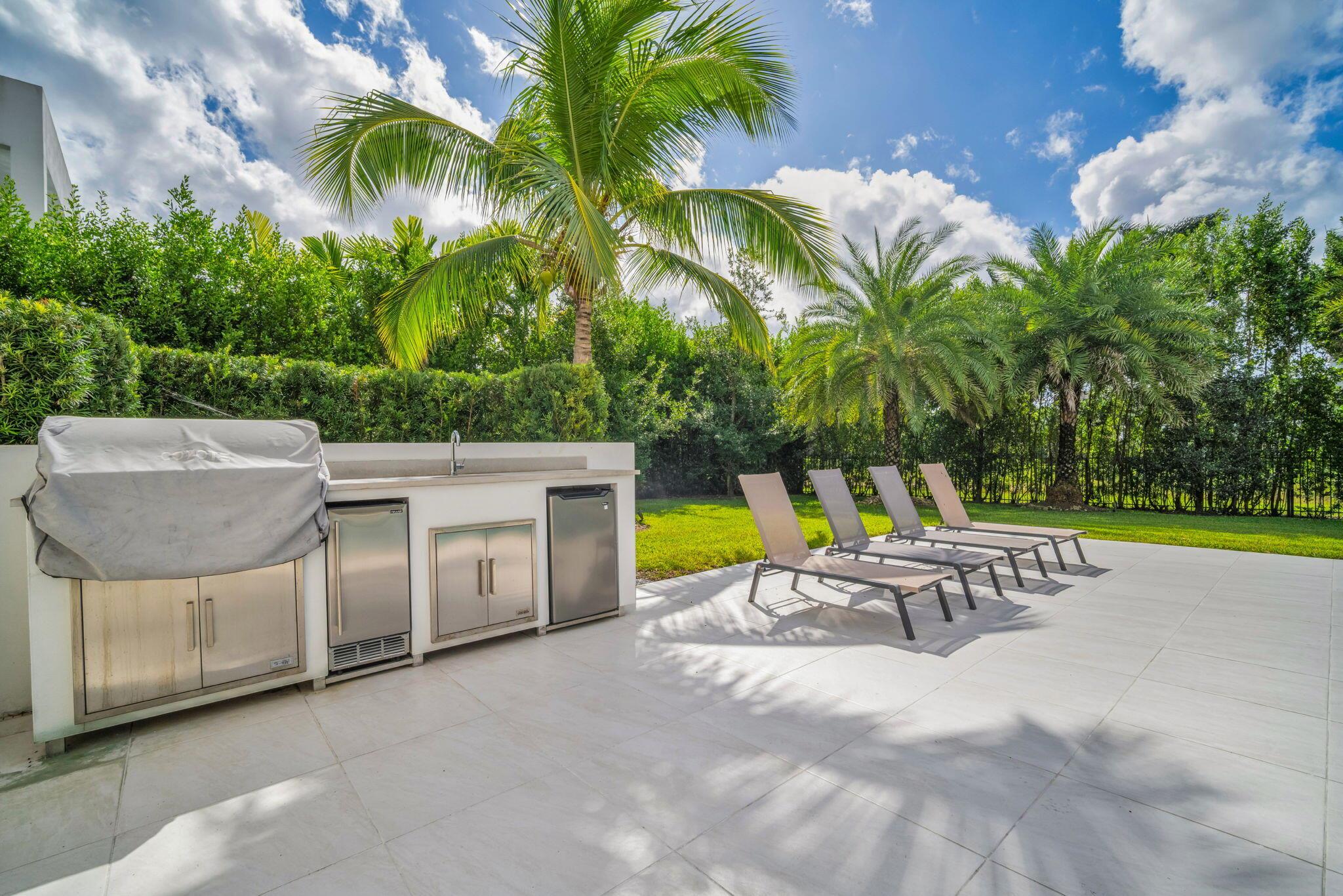 WESTON ESTATES - Residential