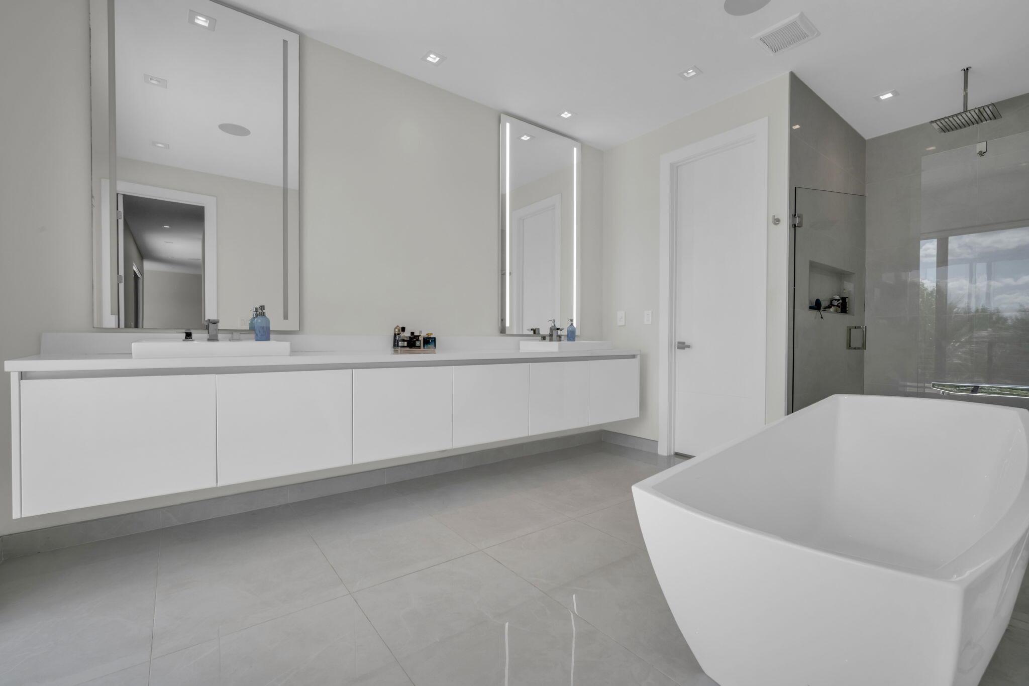 WESTON ESTATES - Residential