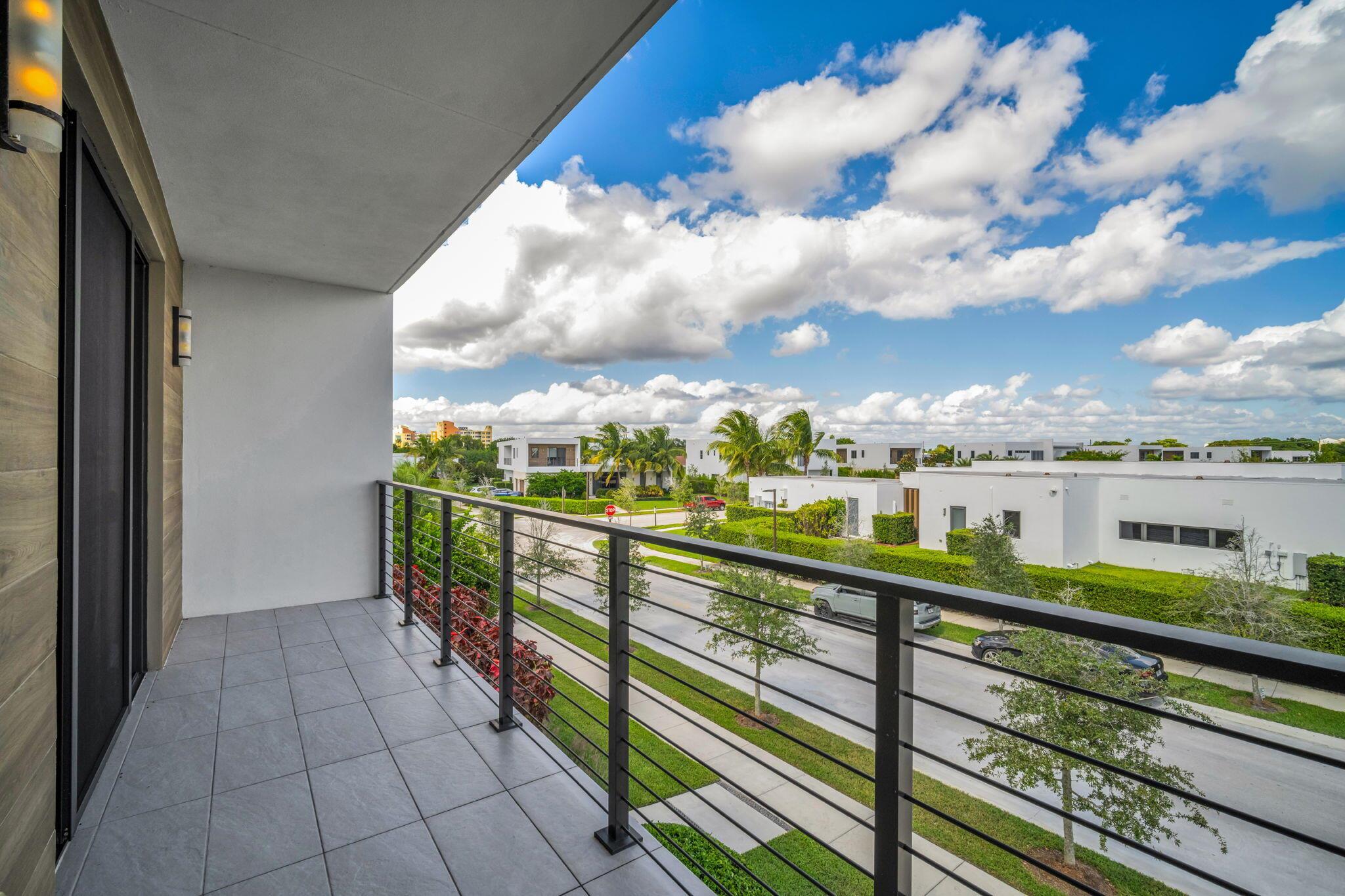 WESTON ESTATES - Residential