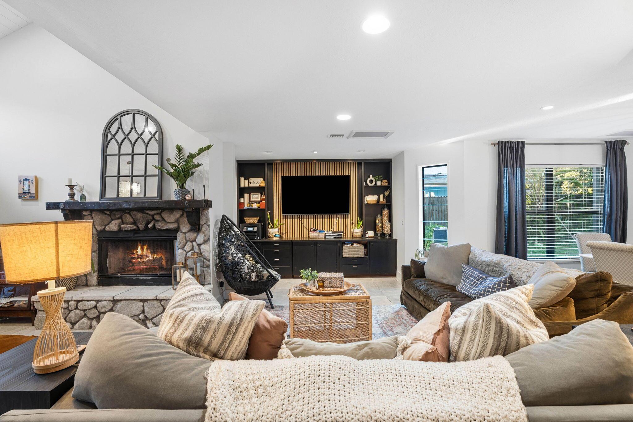 RUSTIC HILLS - Residential