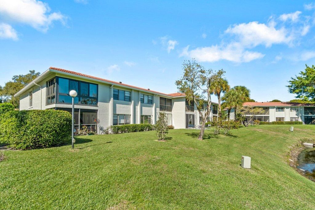 Photo of 36 Southport Lane #E, Boynton Beach, FL 33436 (MLS # R10973295)