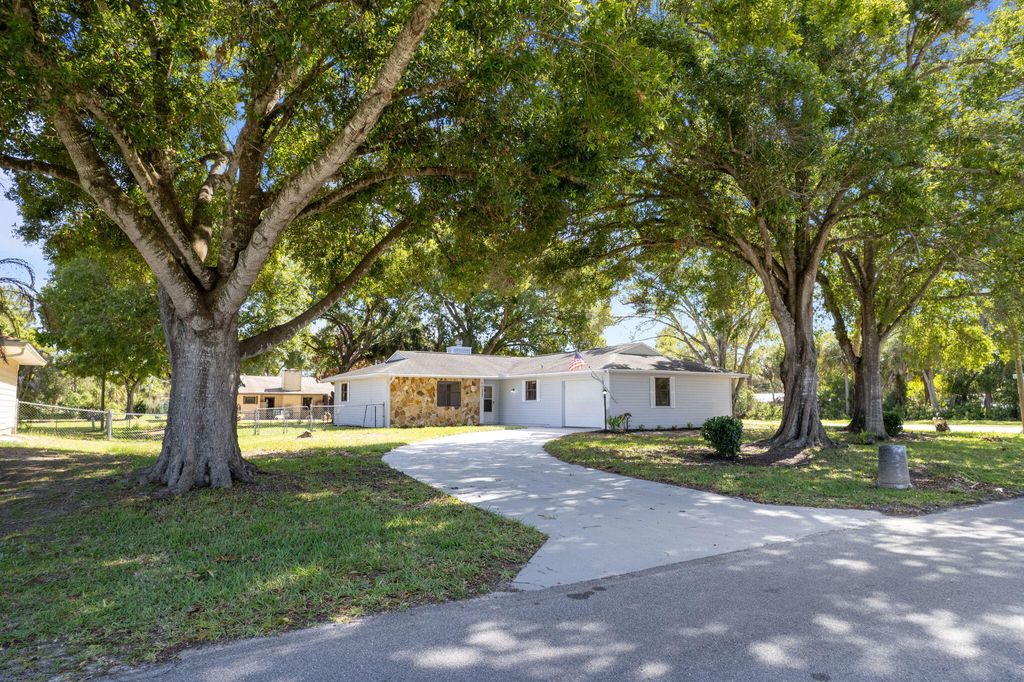Photo of 7205 Lakeland Boulevard, Fort Pierce, FL 34951 (MLS # B26017148)