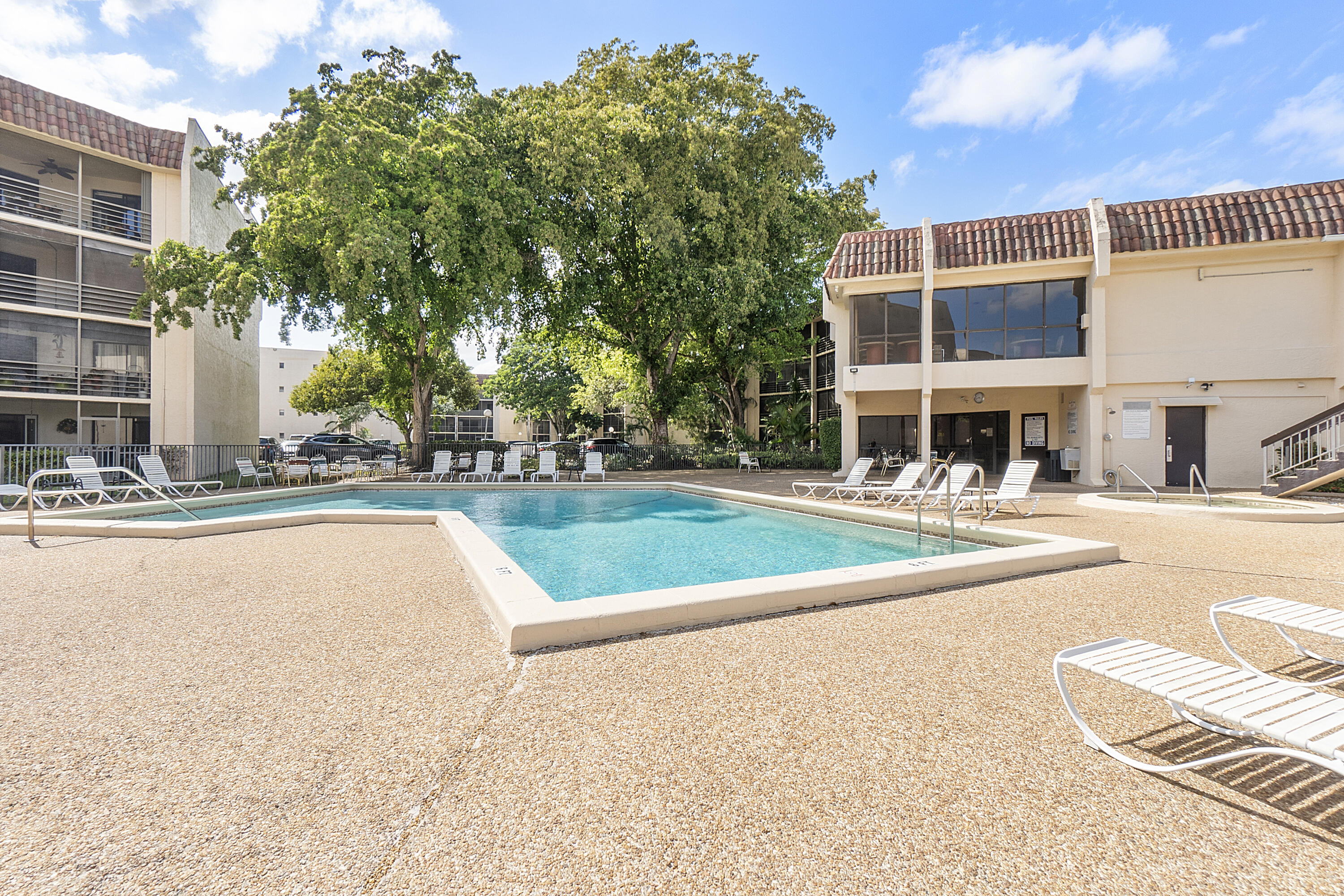 PLANTATION CLUB B CONDO - Residential