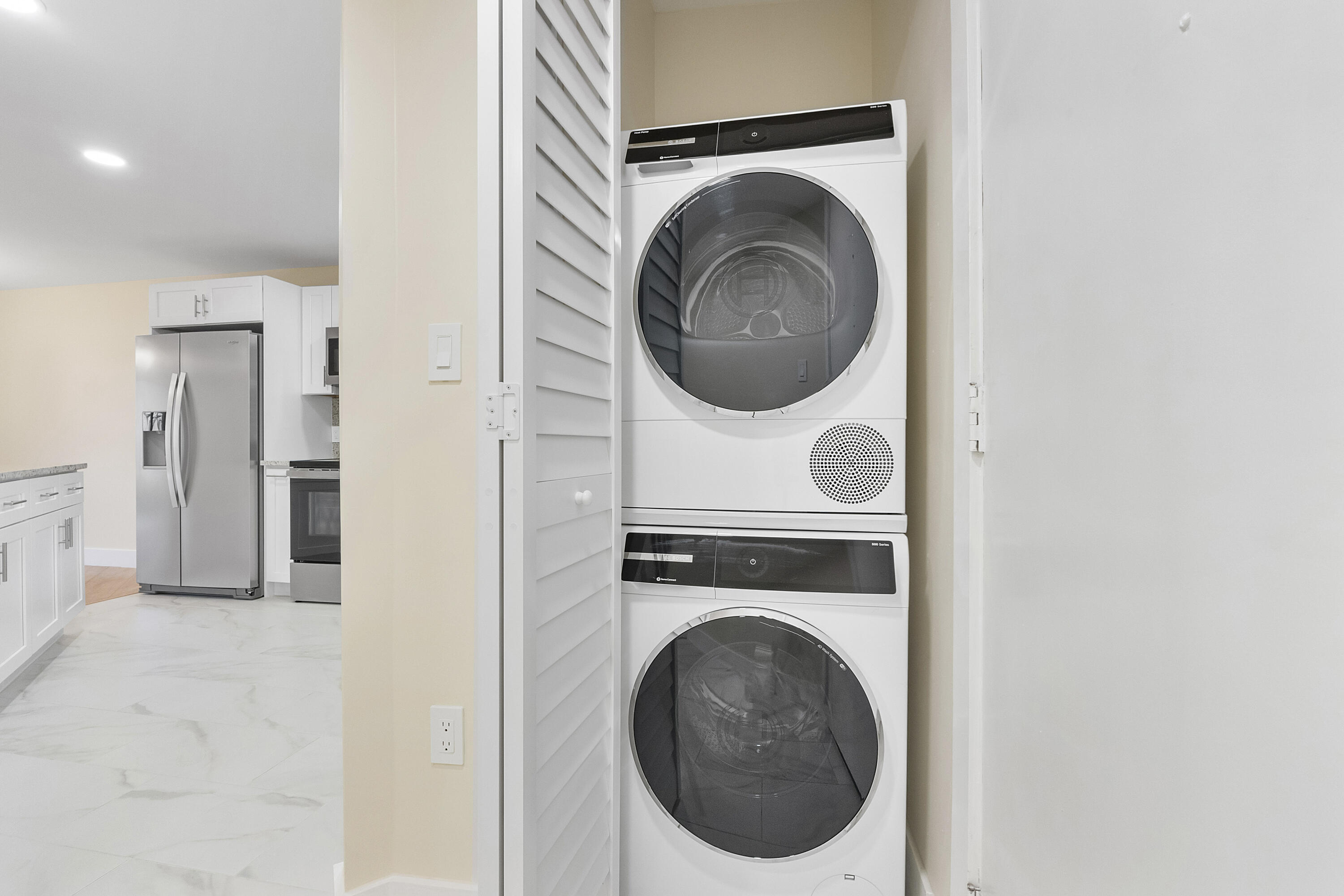 PLANTATION CLUB B CONDO - Residential