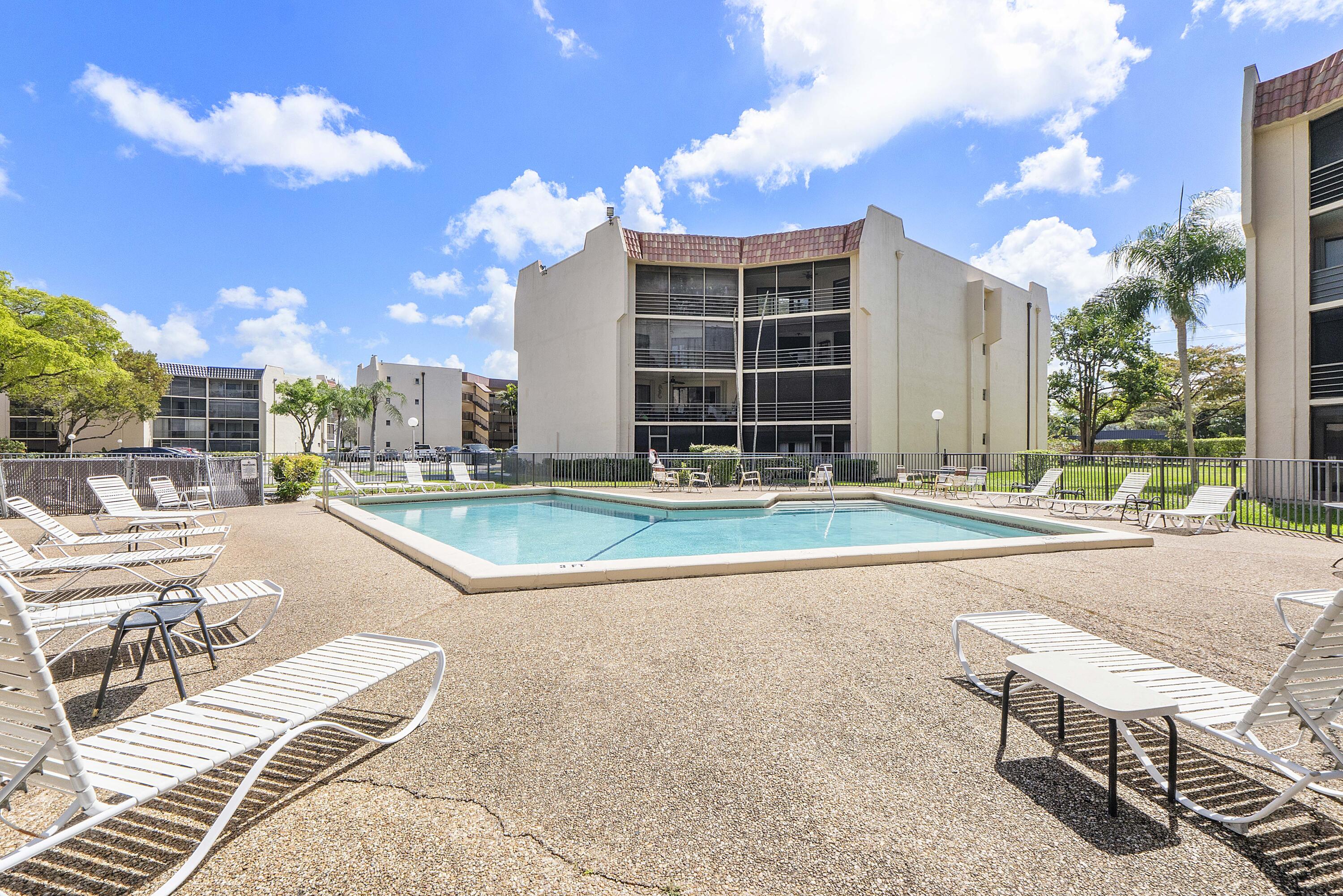 PLANTATION CLUB B CONDO - Residential