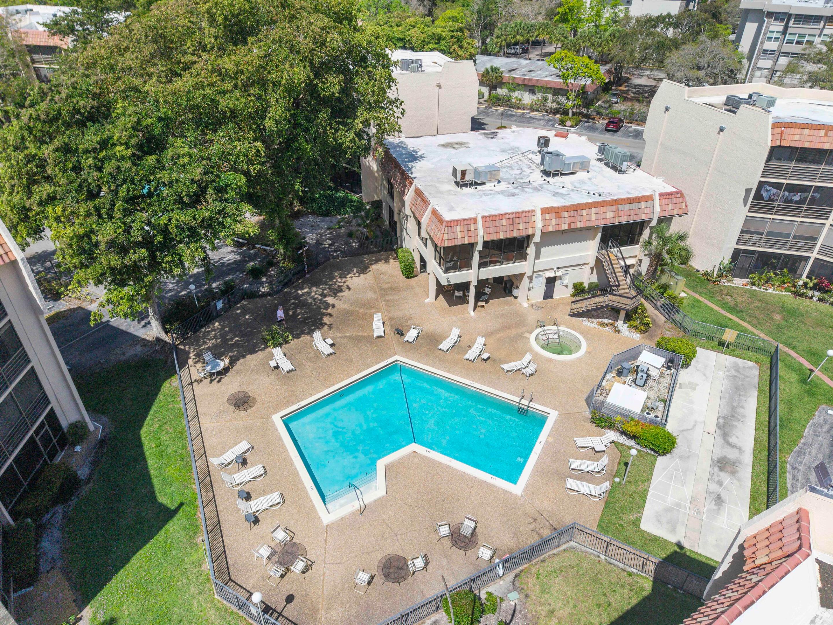 PLANTATION CLUB B CONDO - Residential