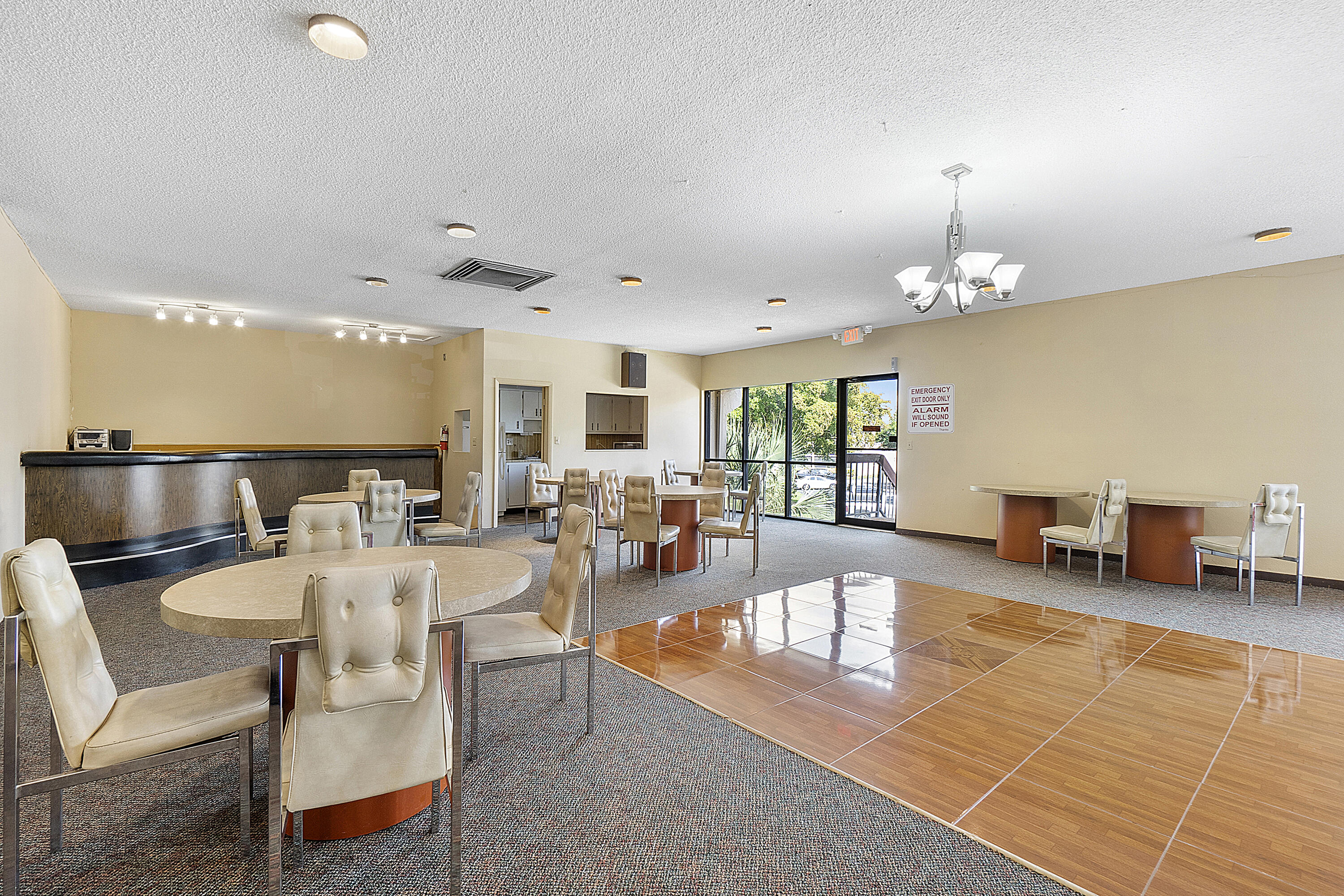 PLANTATION CLUB B CONDO - Residential