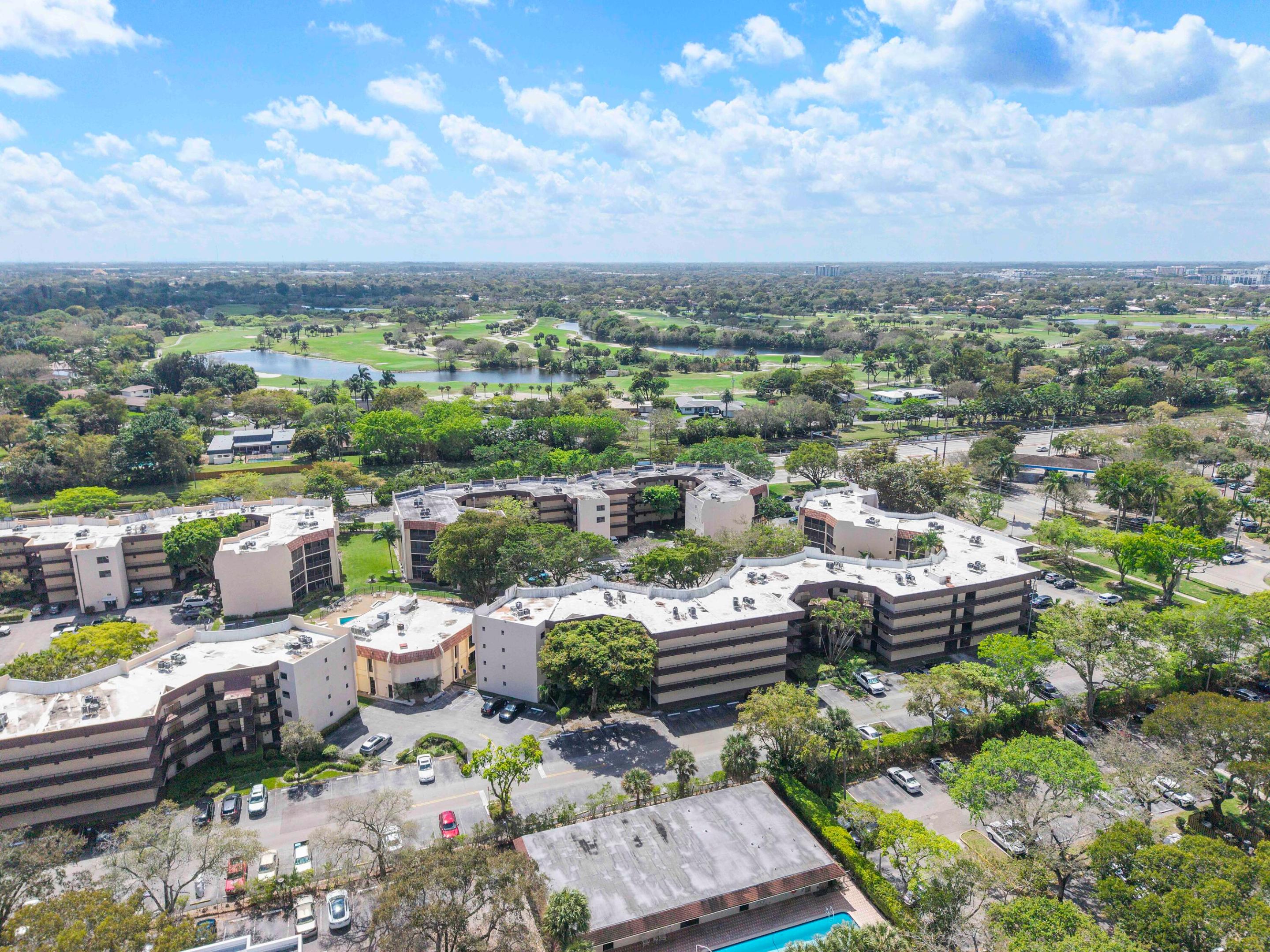 PLANTATION CLUB B CONDO - Residential