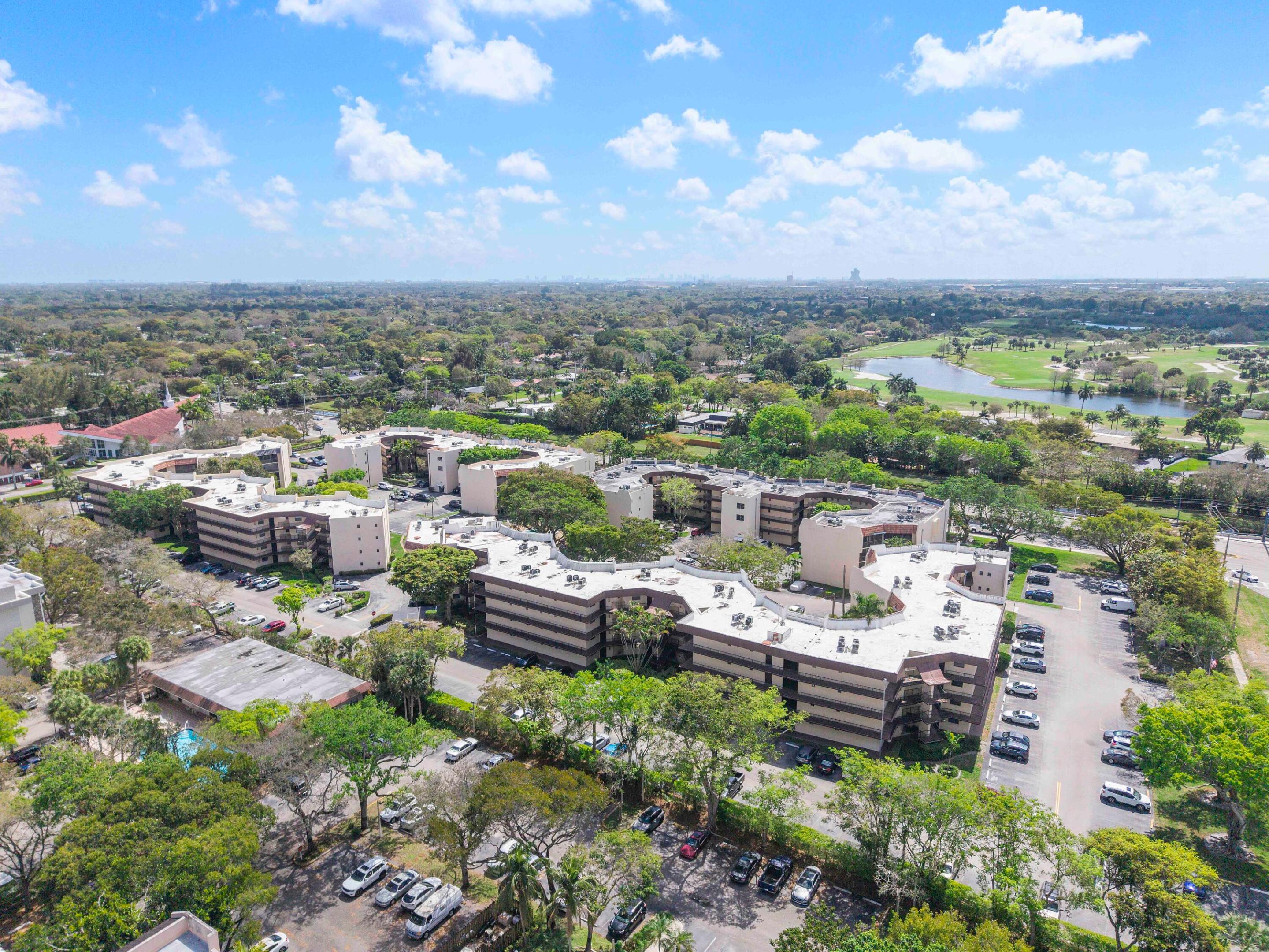 PLANTATION CLUB B CONDO - Residential