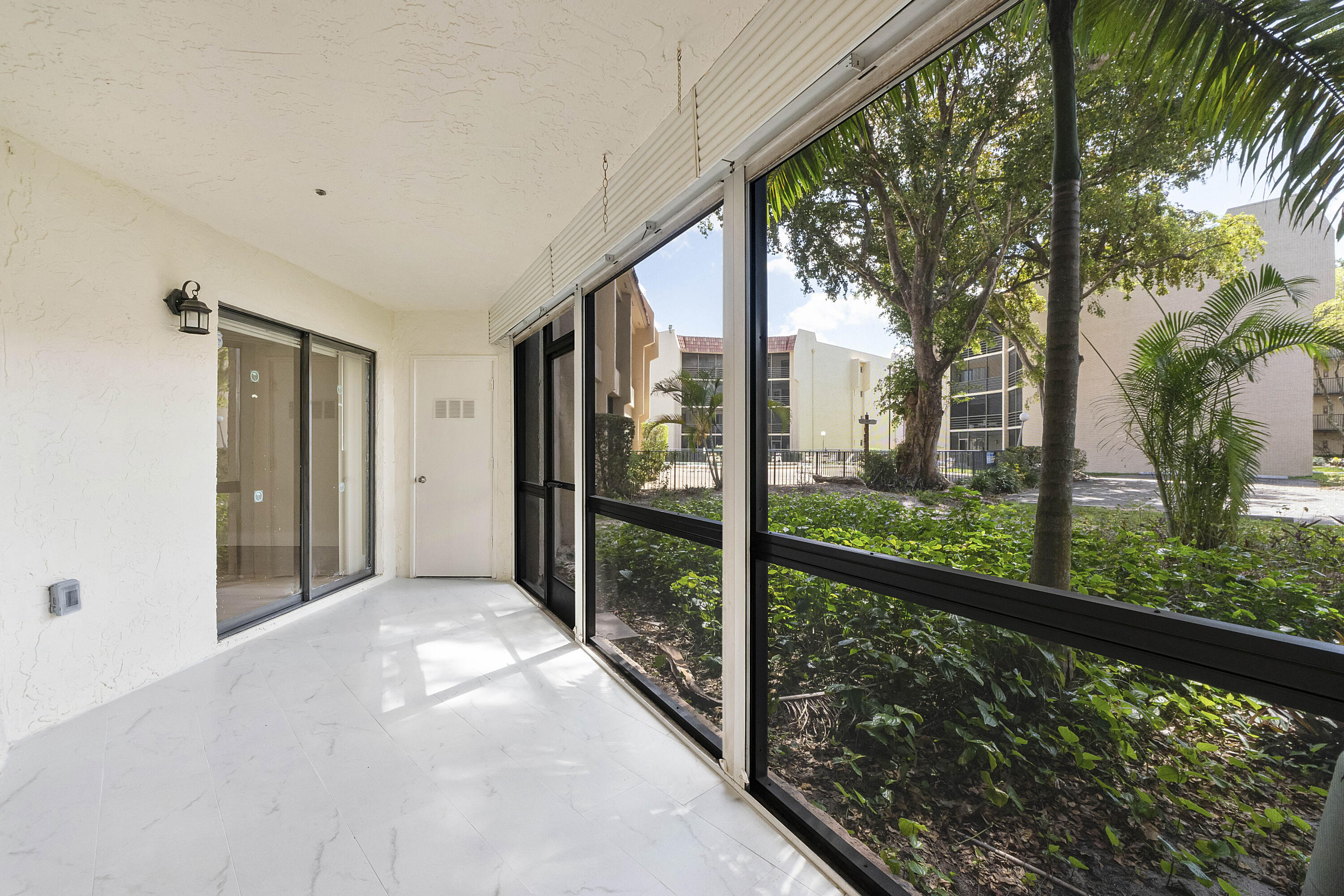 PLANTATION CLUB B CONDO - Residential