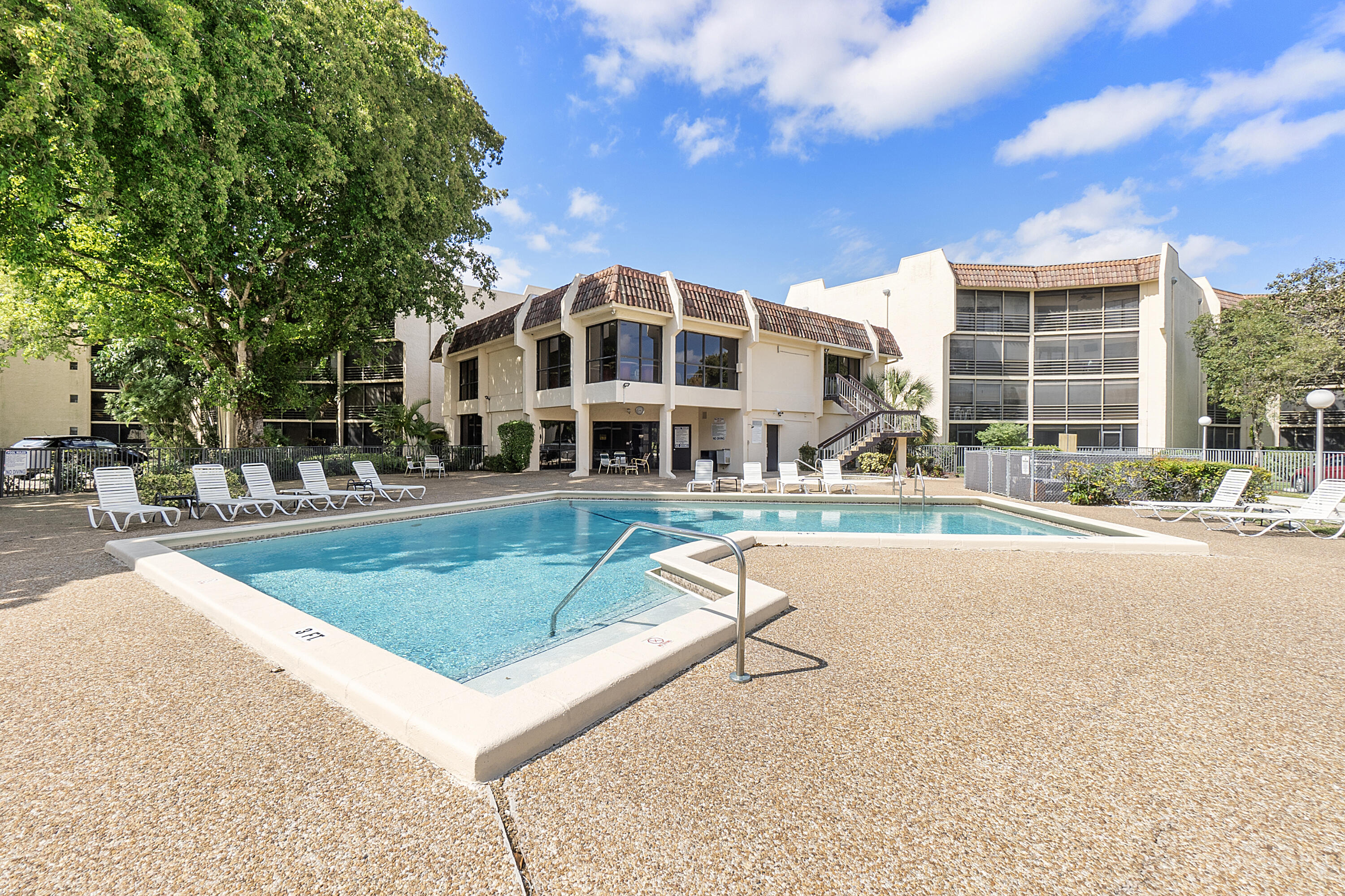 PLANTATION CLUB B CONDO - Residential