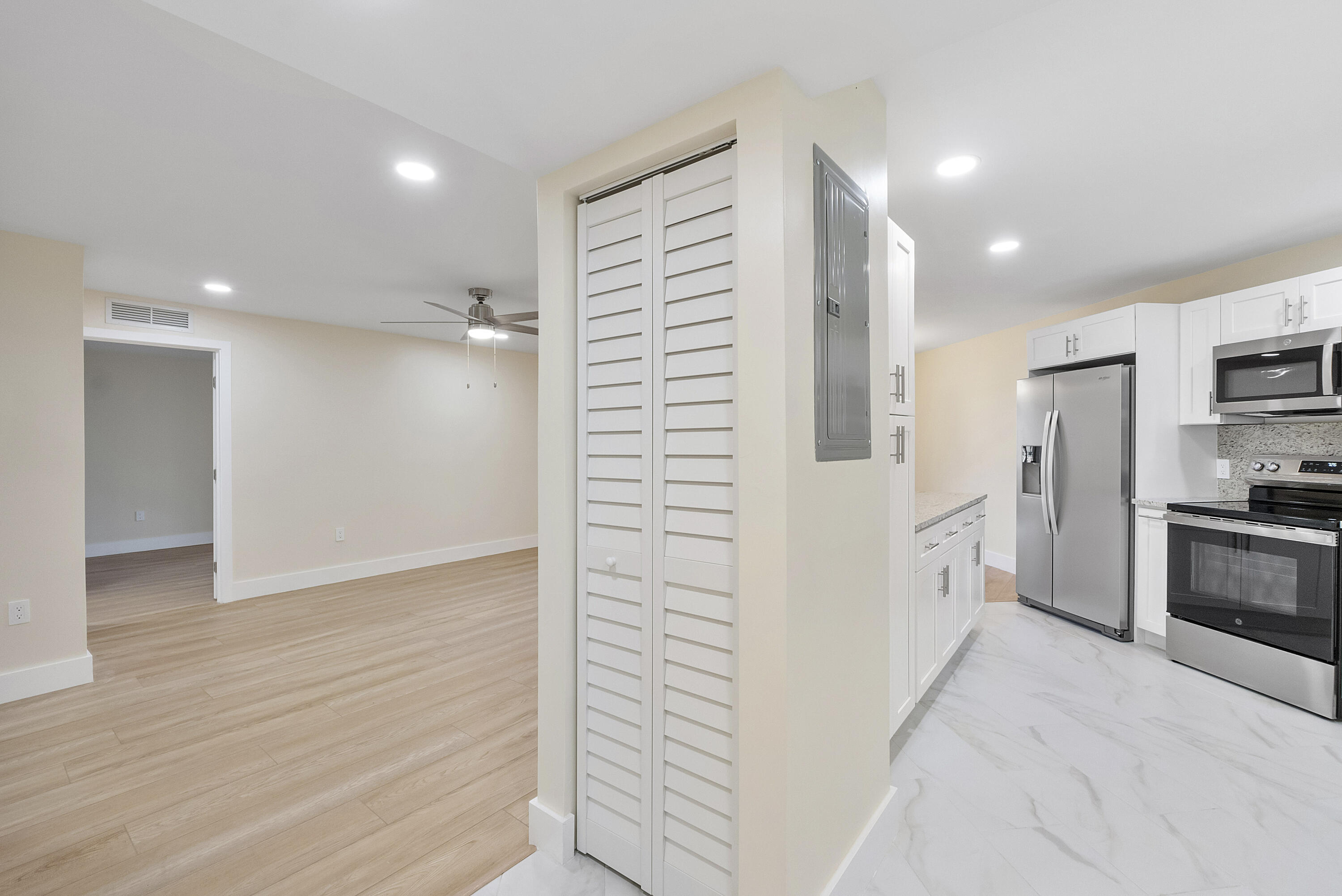 PLANTATION CLUB B CONDO - Residential