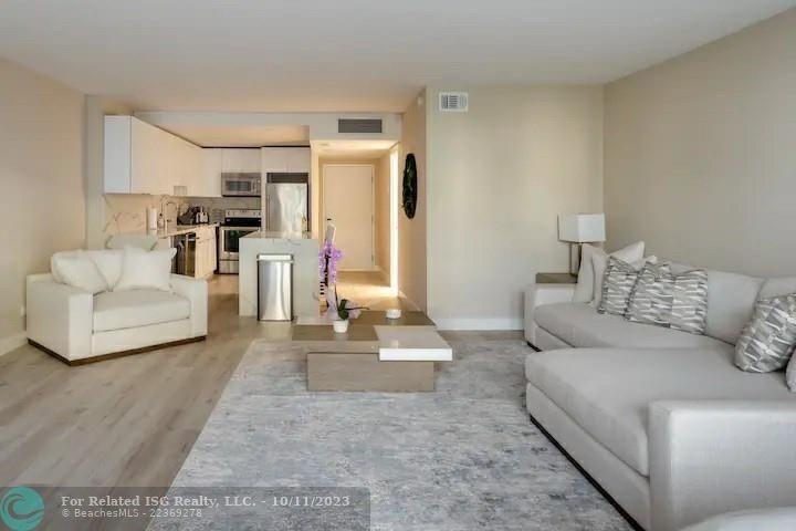 2301 Collins Ave 327