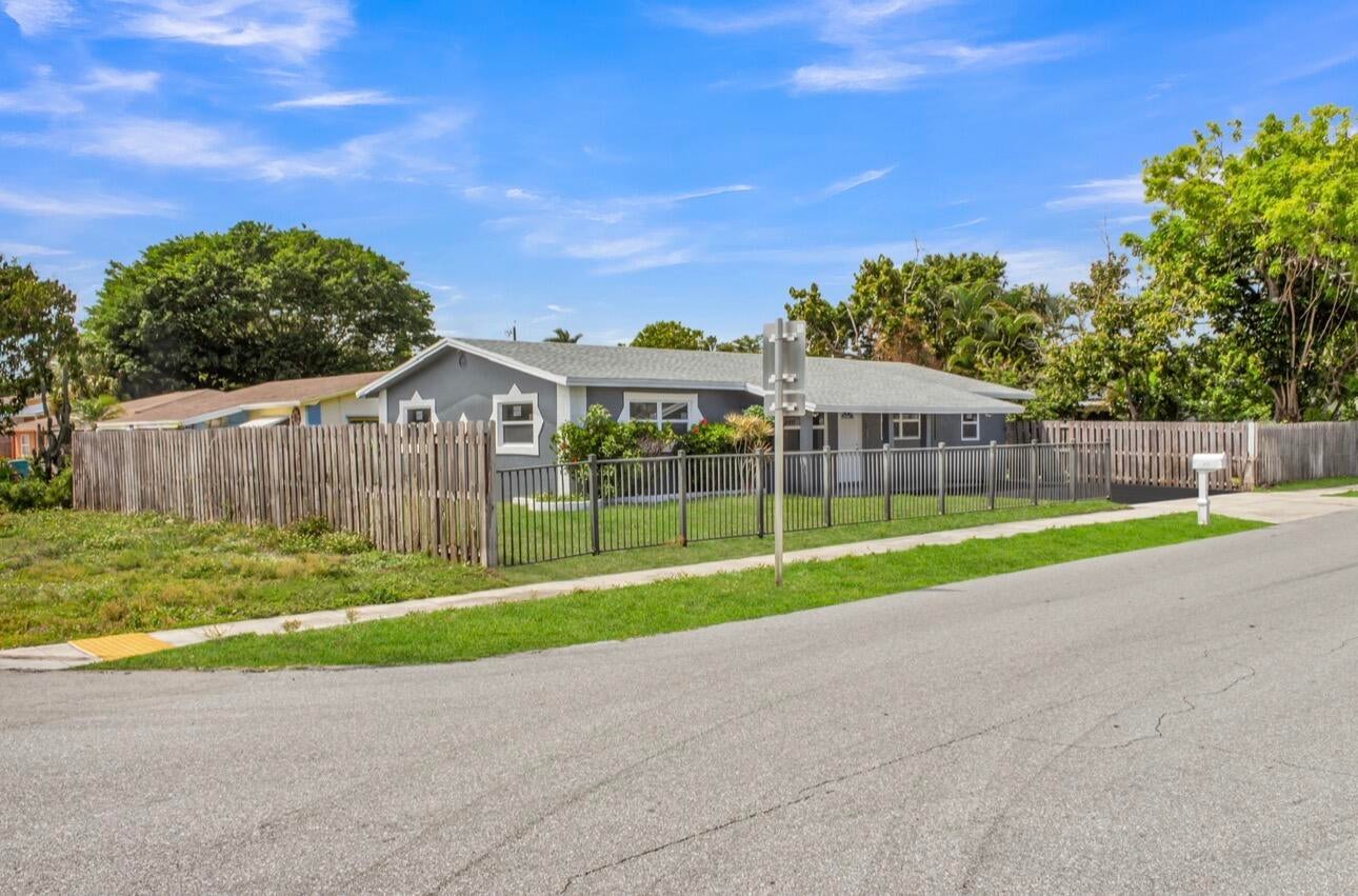 915 SW 3RD Street