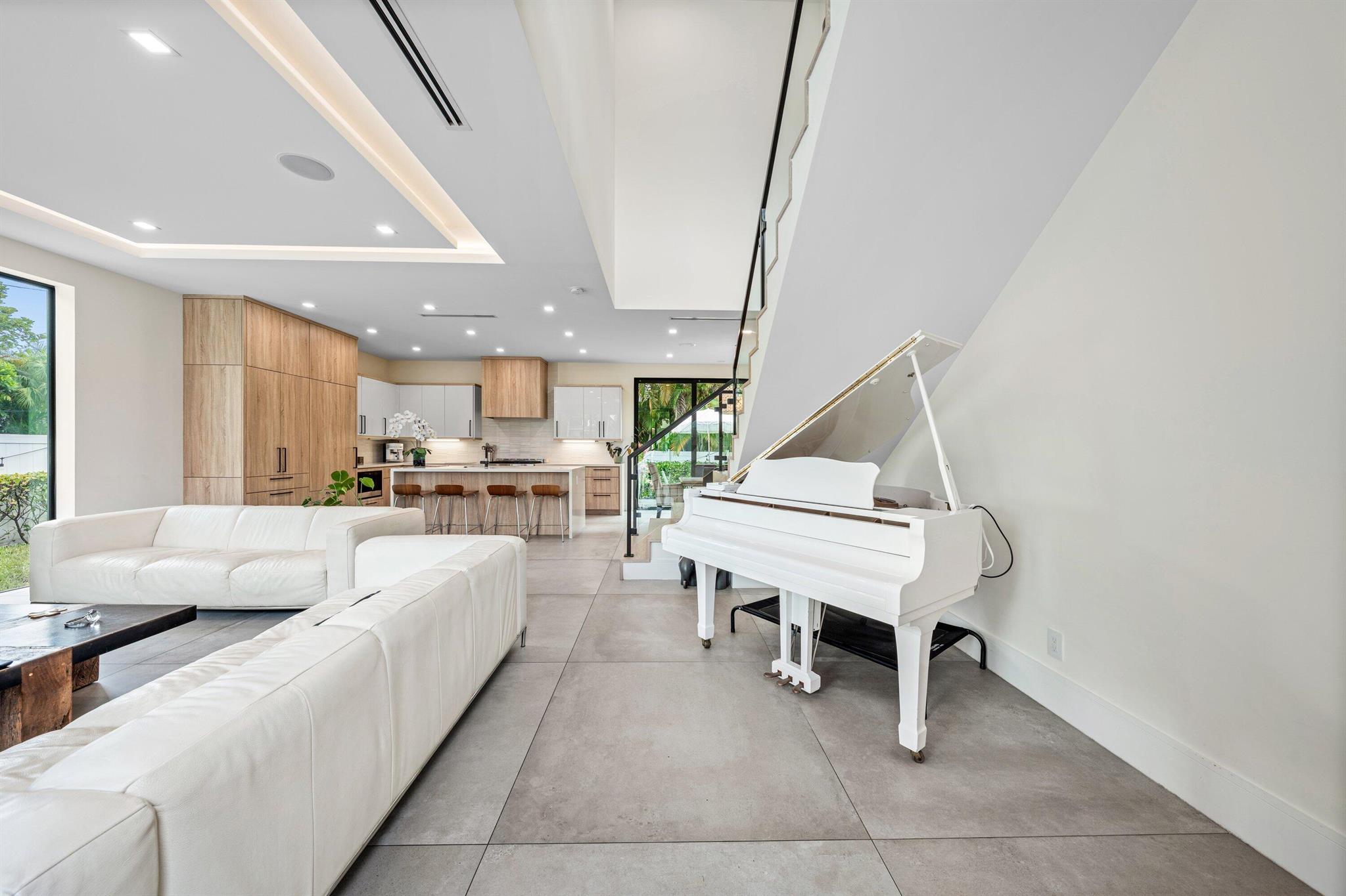 KENMONT FIRST ADD - Residential