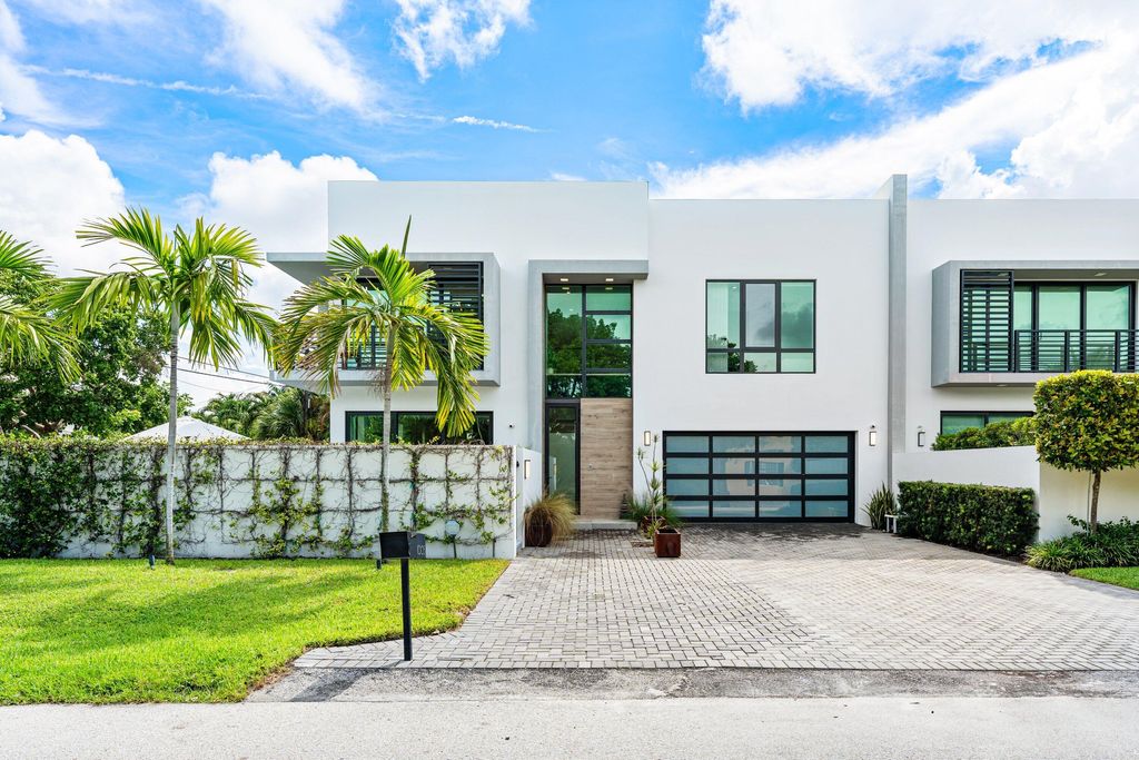 Photo of 1005 NE 9th Avenue, Delray Beach, FL 33483 (MLS # R11118466)