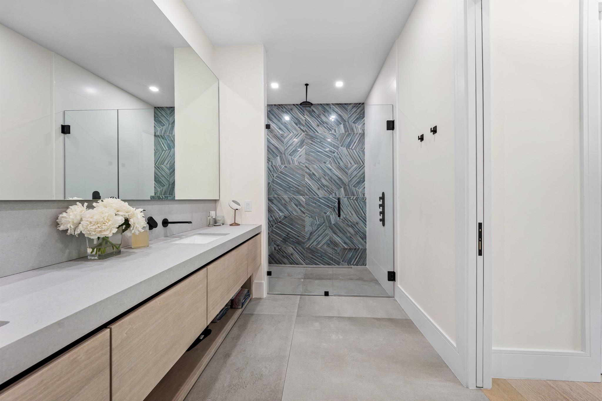 KENMONT FIRST ADD - Residential