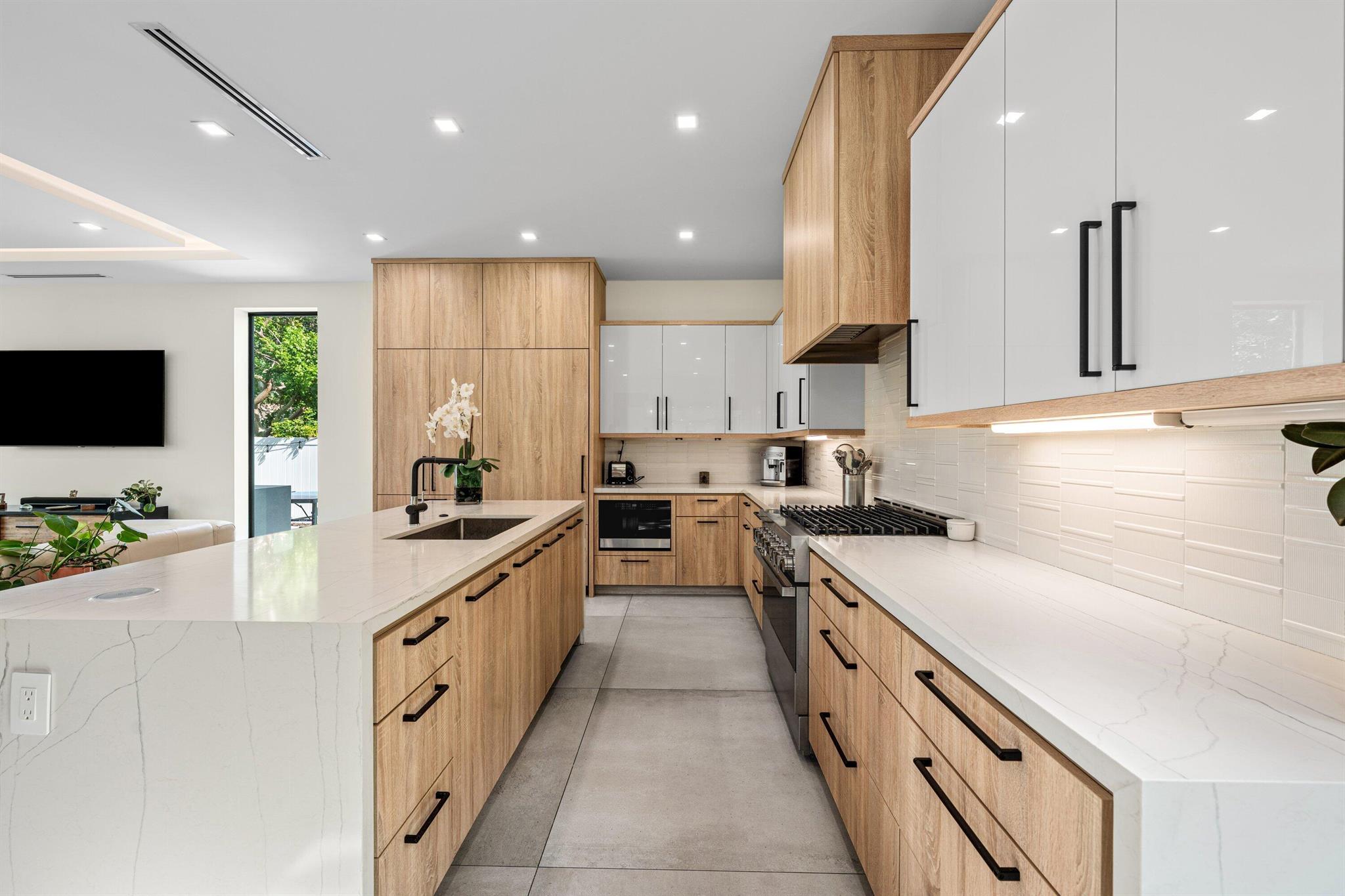 KENMONT FIRST ADD - Residential