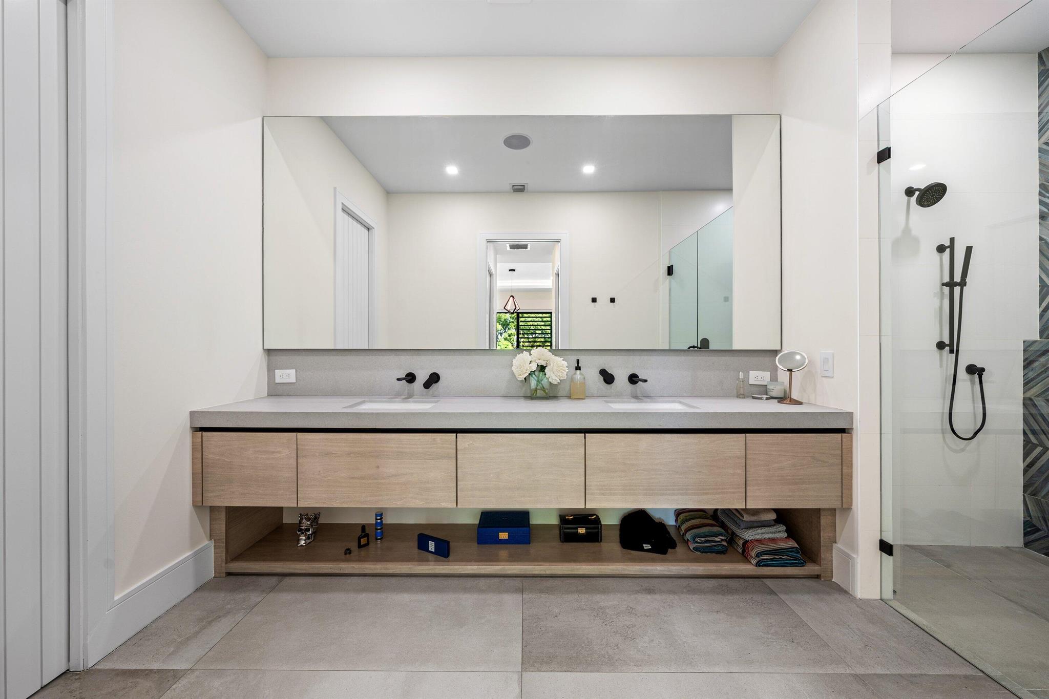 KENMONT FIRST ADD - Residential