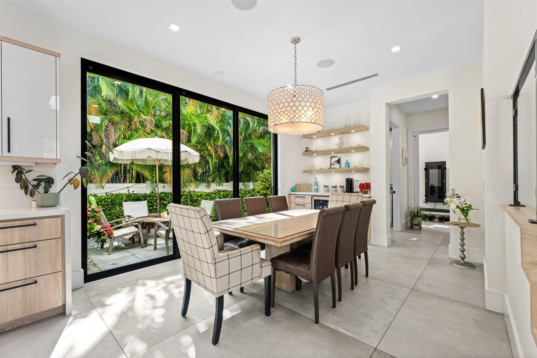 KENMONT FIRST ADD - Residential