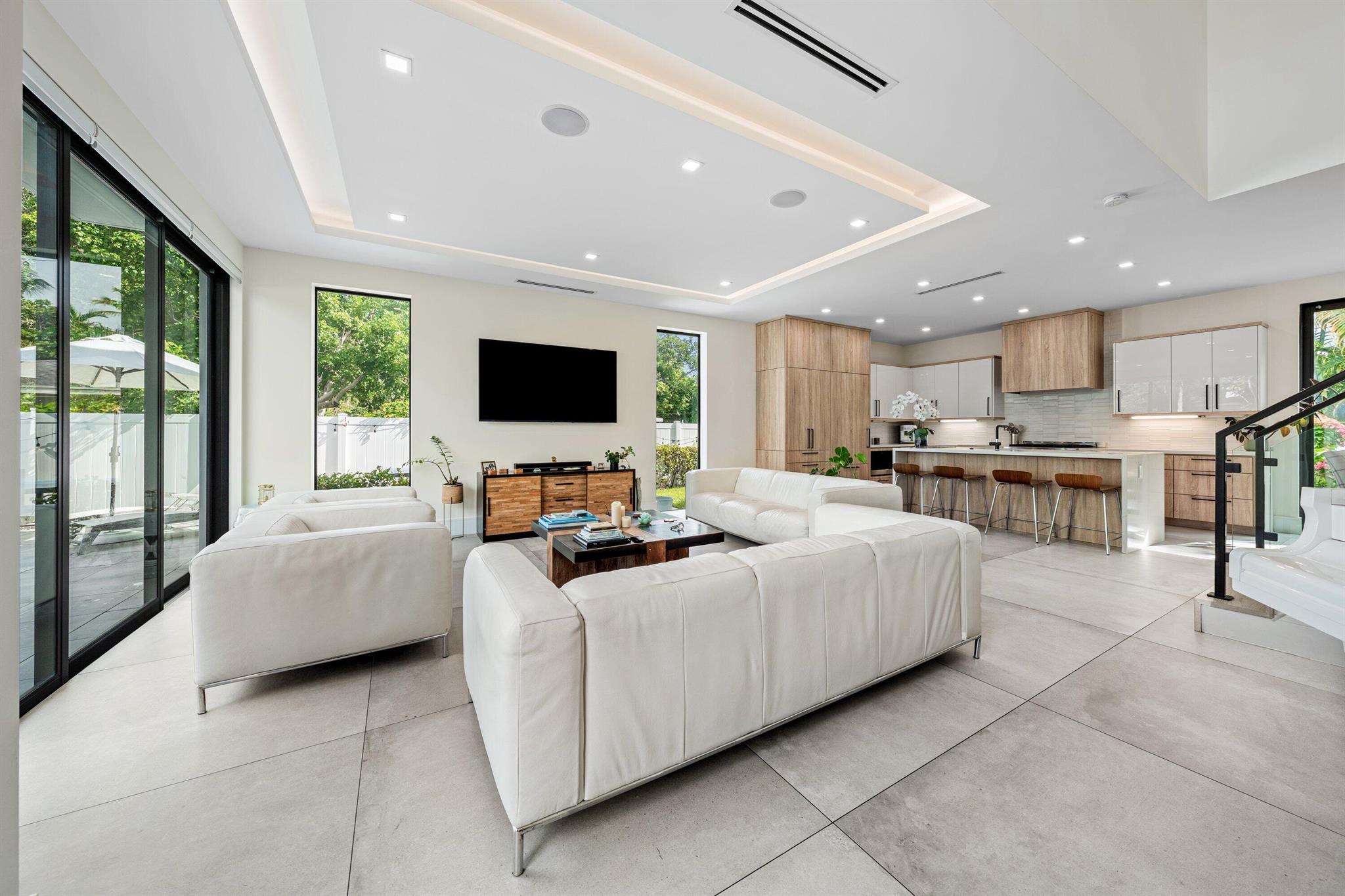 KENMONT FIRST ADD - Residential