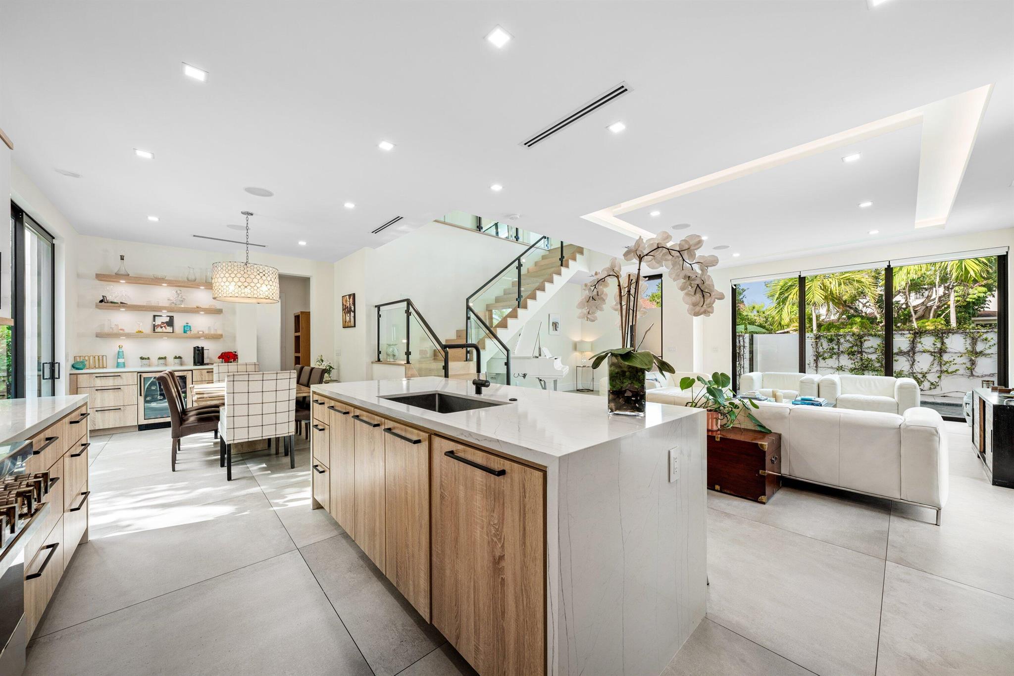 KENMONT FIRST ADD - Residential