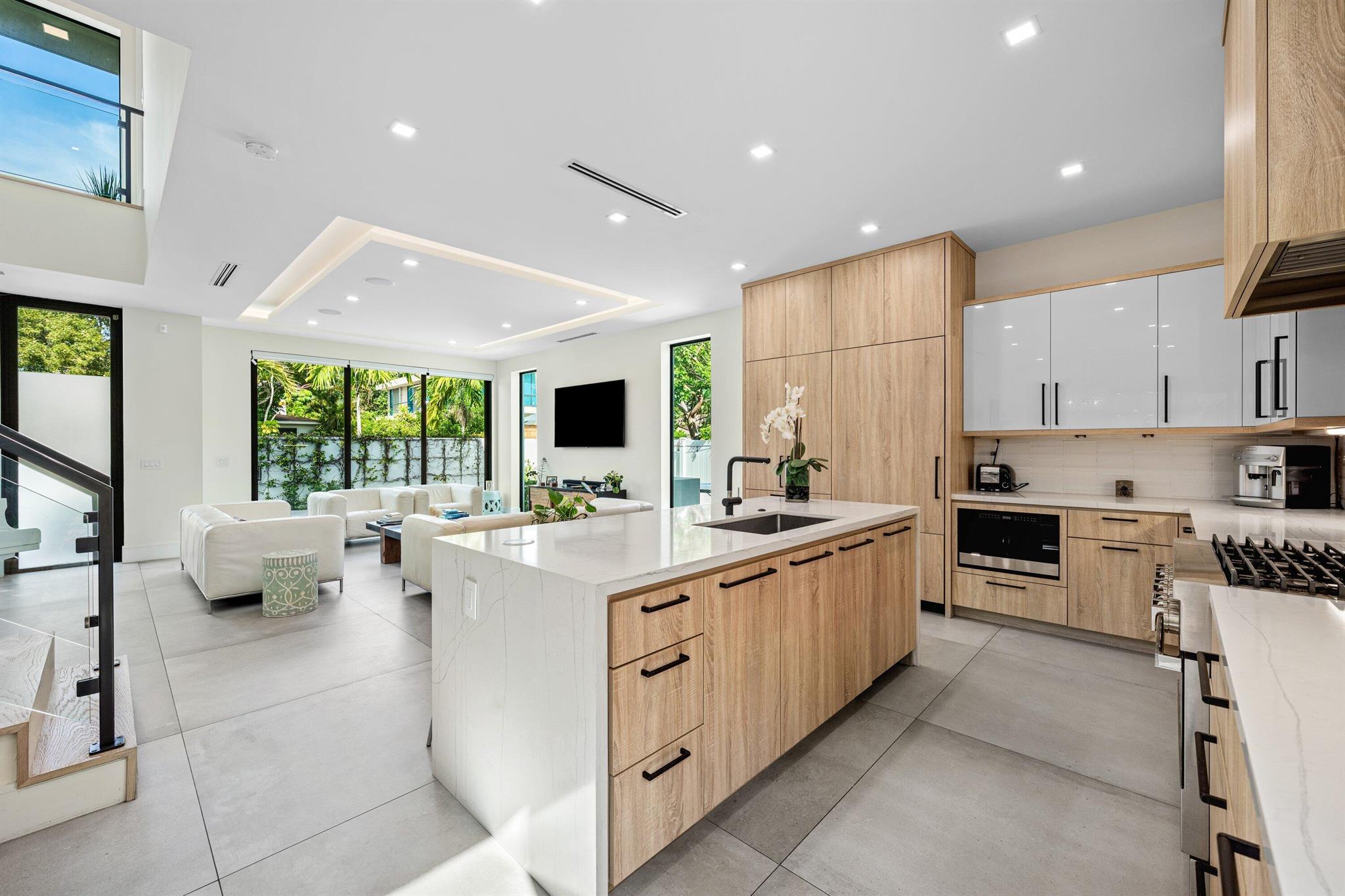 KENMONT FIRST ADD - Residential