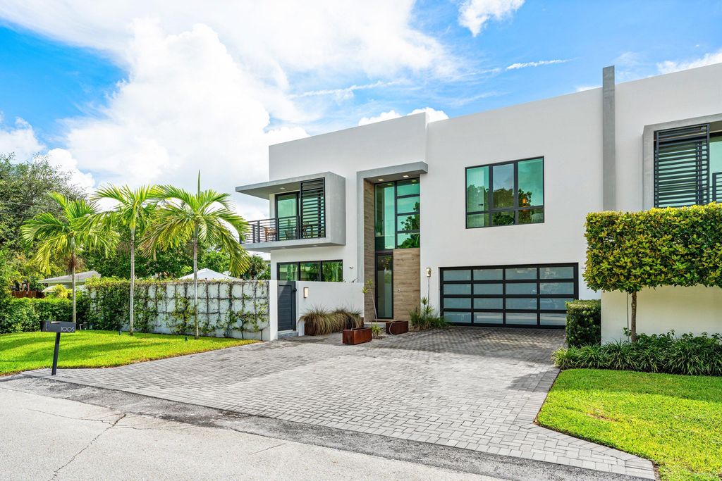 Photo of 1005 NE 9th Avenue, Delray Beach, FL 33483 (MLS # R11118466)