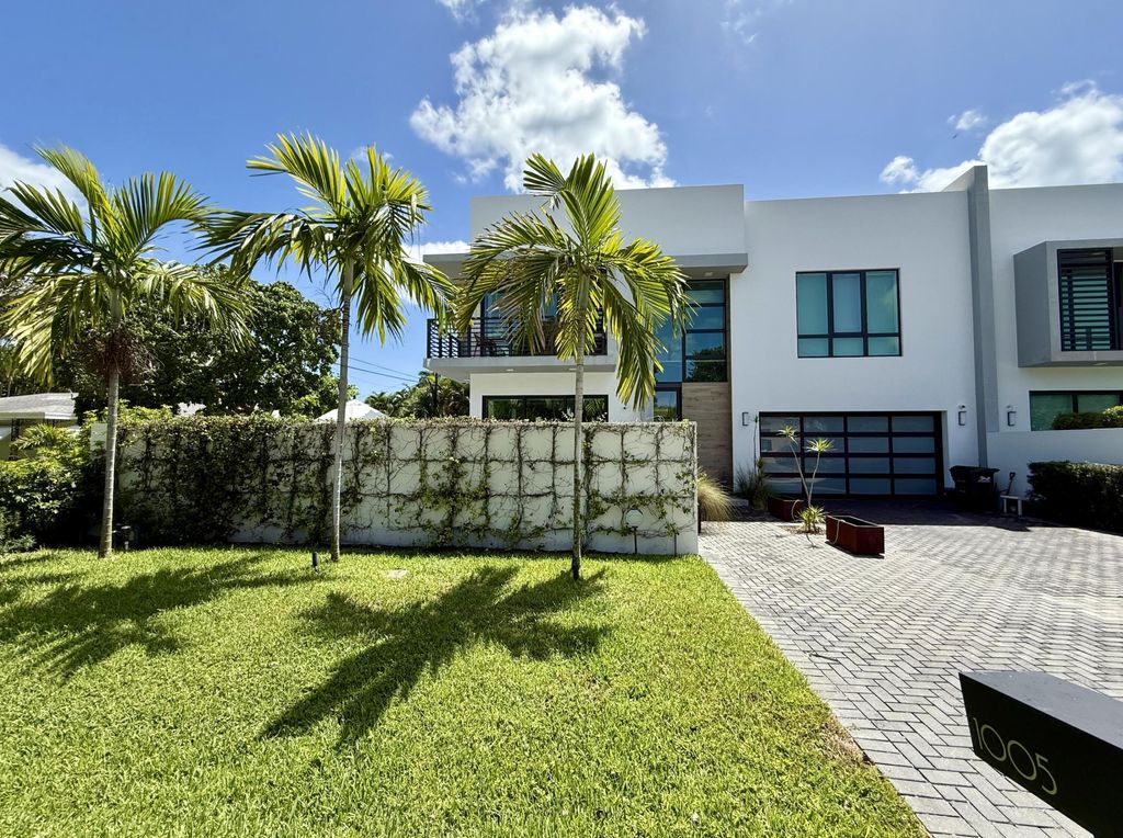 Photo of 1005 NE 9th Avenue, Delray Beach, FL 33483 (MLS # R11118466)