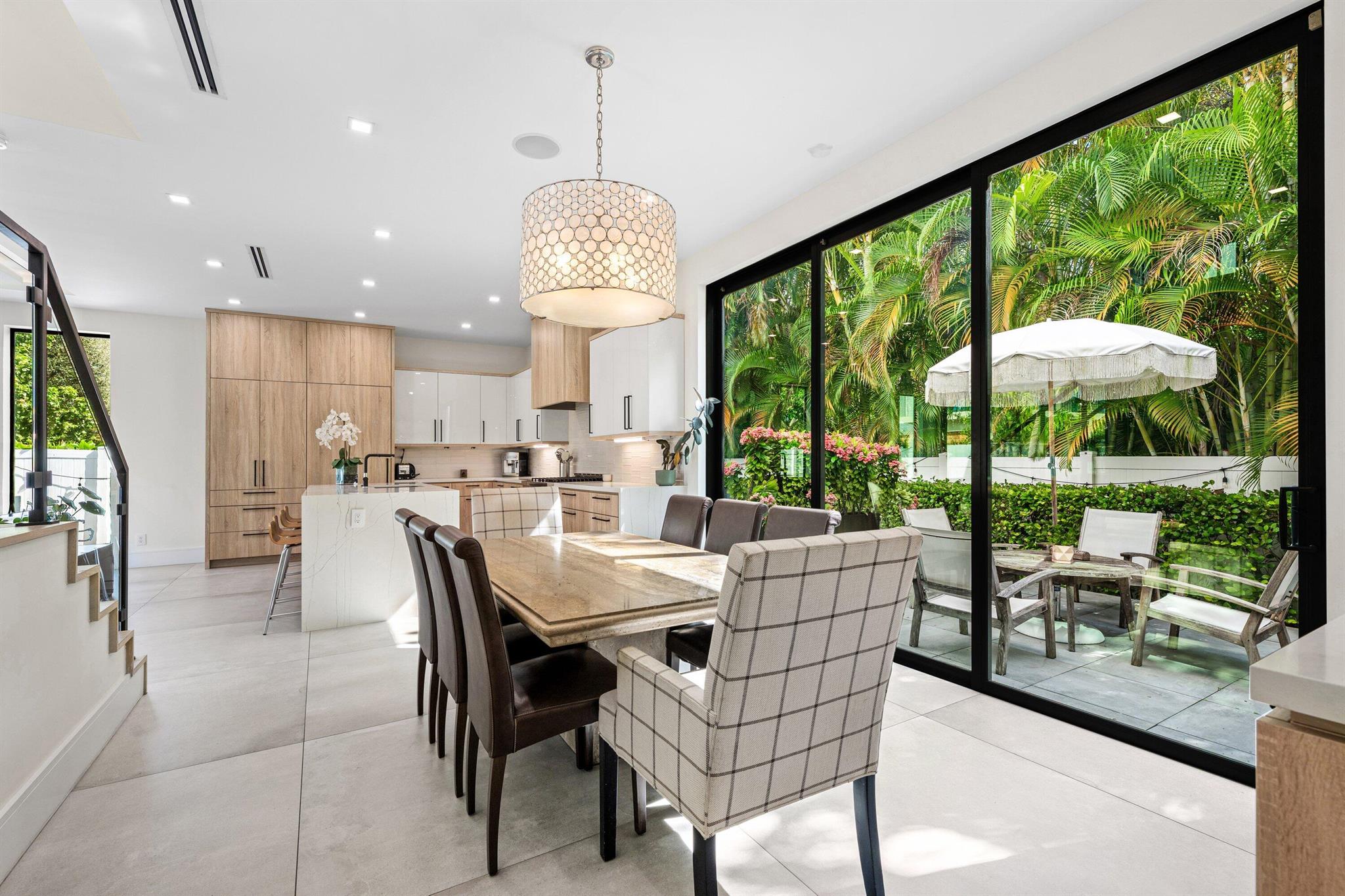 KENMONT FIRST ADD - Residential