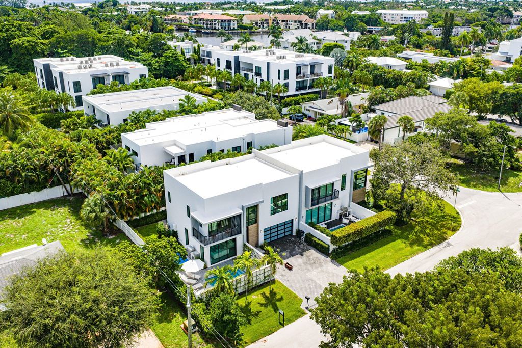 Photo of 1005 NE 9th Avenue, Delray Beach, FL 33483 (MLS # R11118466)