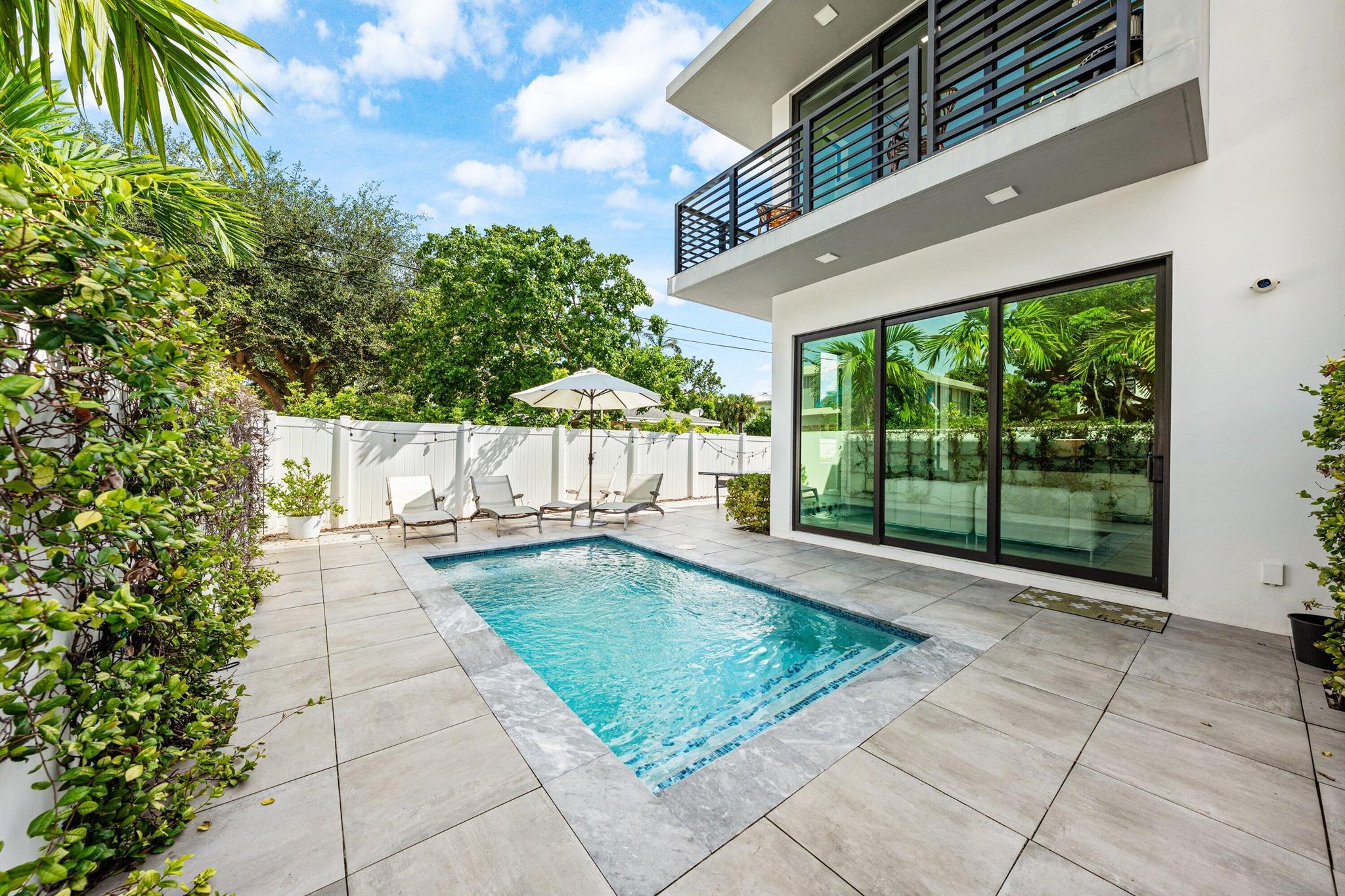 KENMONT FIRST ADD - Residential