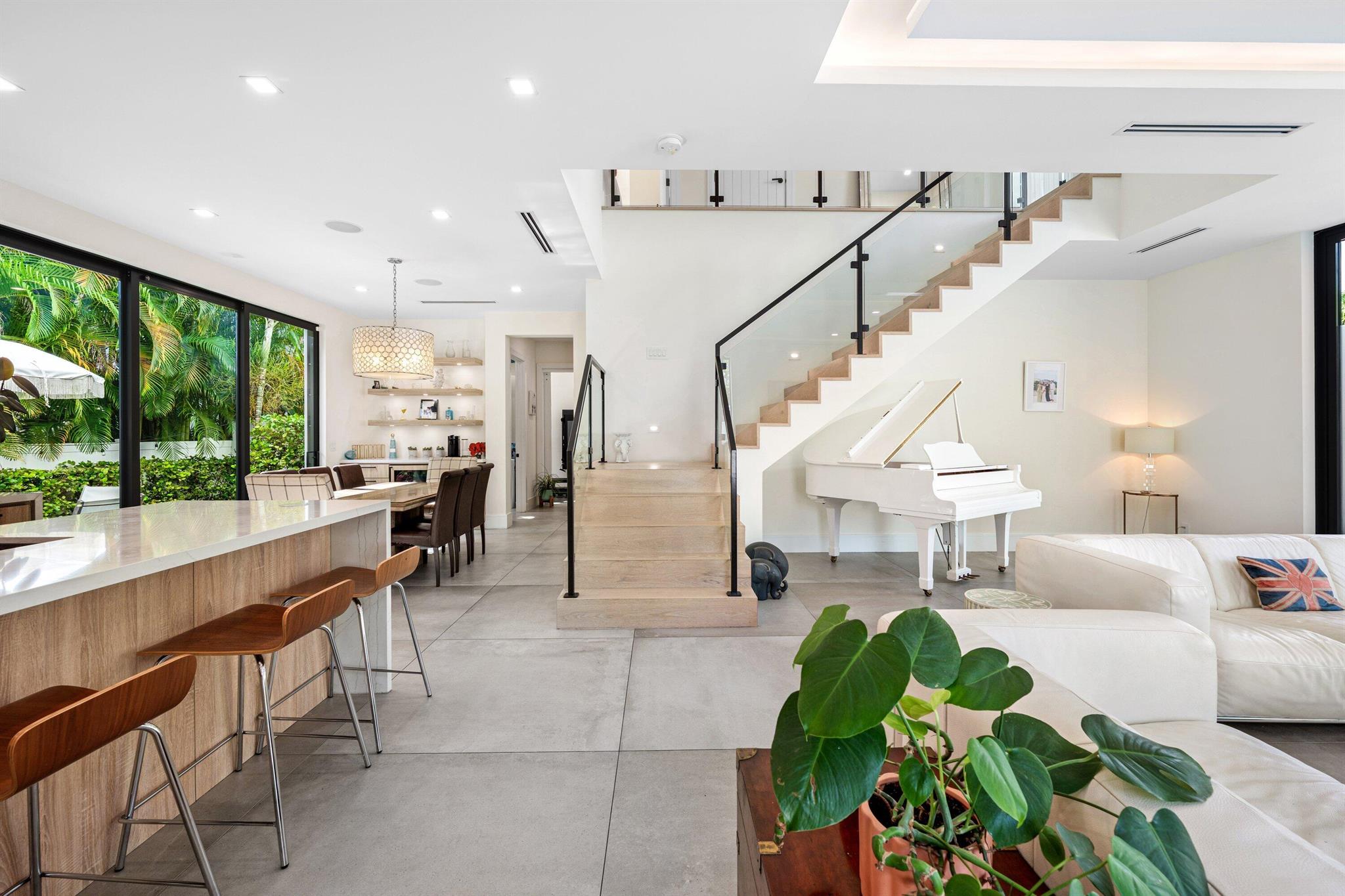 KENMONT FIRST ADD - Residential