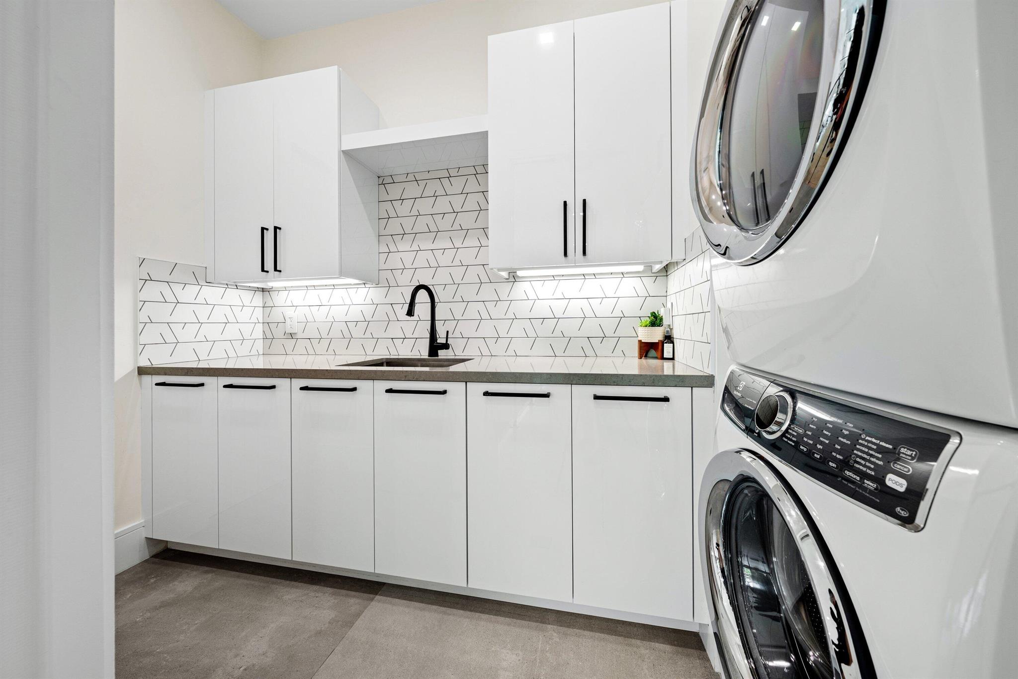 KENMONT FIRST ADD - Residential