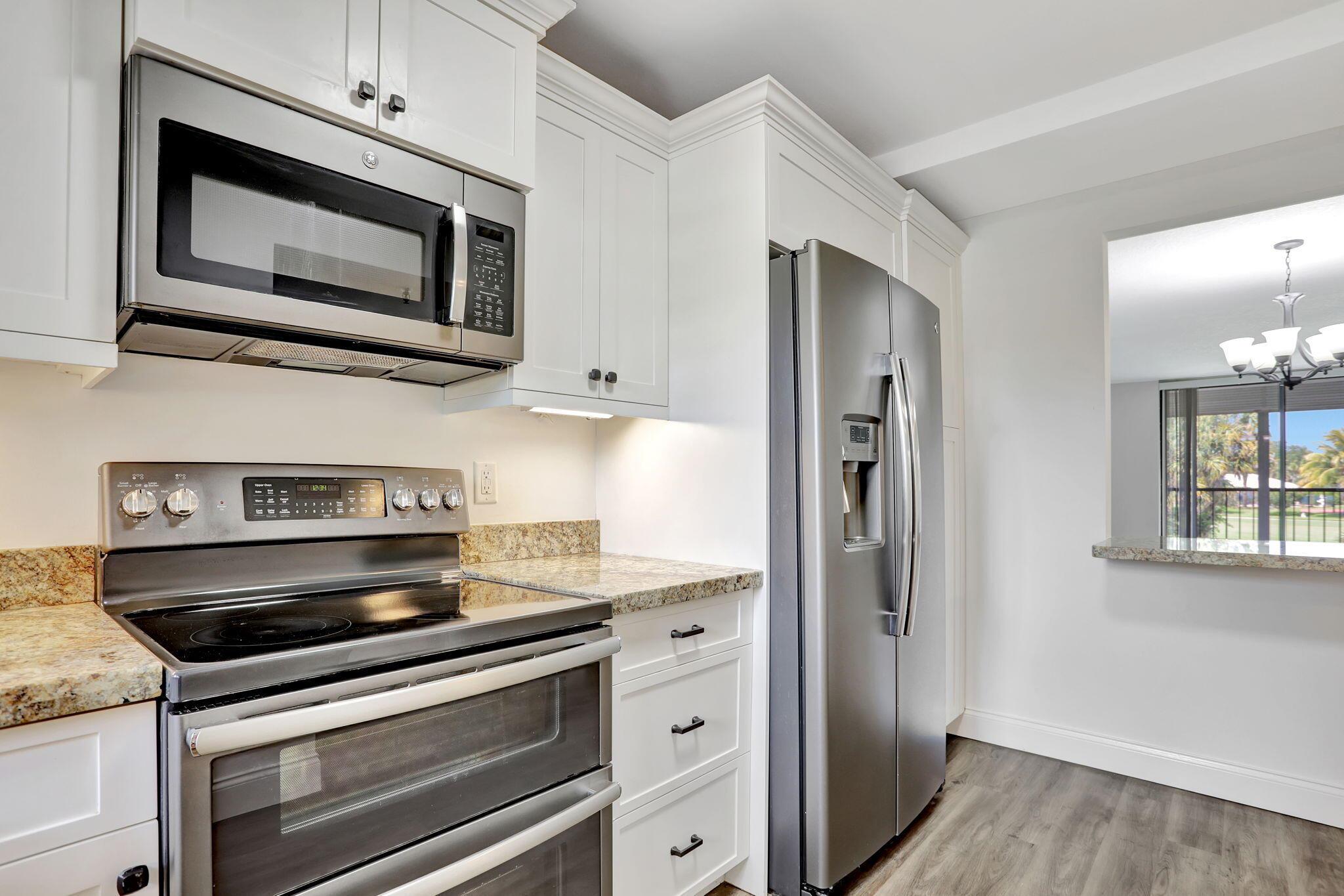 2430 Deer Creek Country Club Boulevard 205-2, Deerfield Beach, FL, 33442/$285,000 4 2430 Deer Creek Country Club Boulevard 205-2