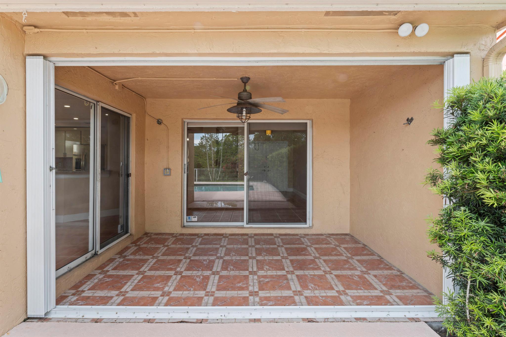 SAPPHIRE SHORES SILVER LA - Residential