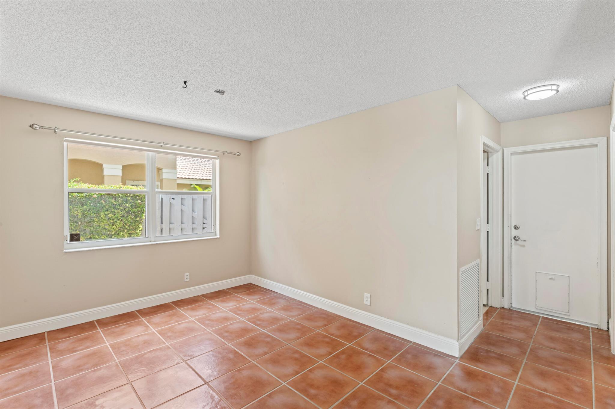 SAPPHIRE SHORES SILVER LA - Residential