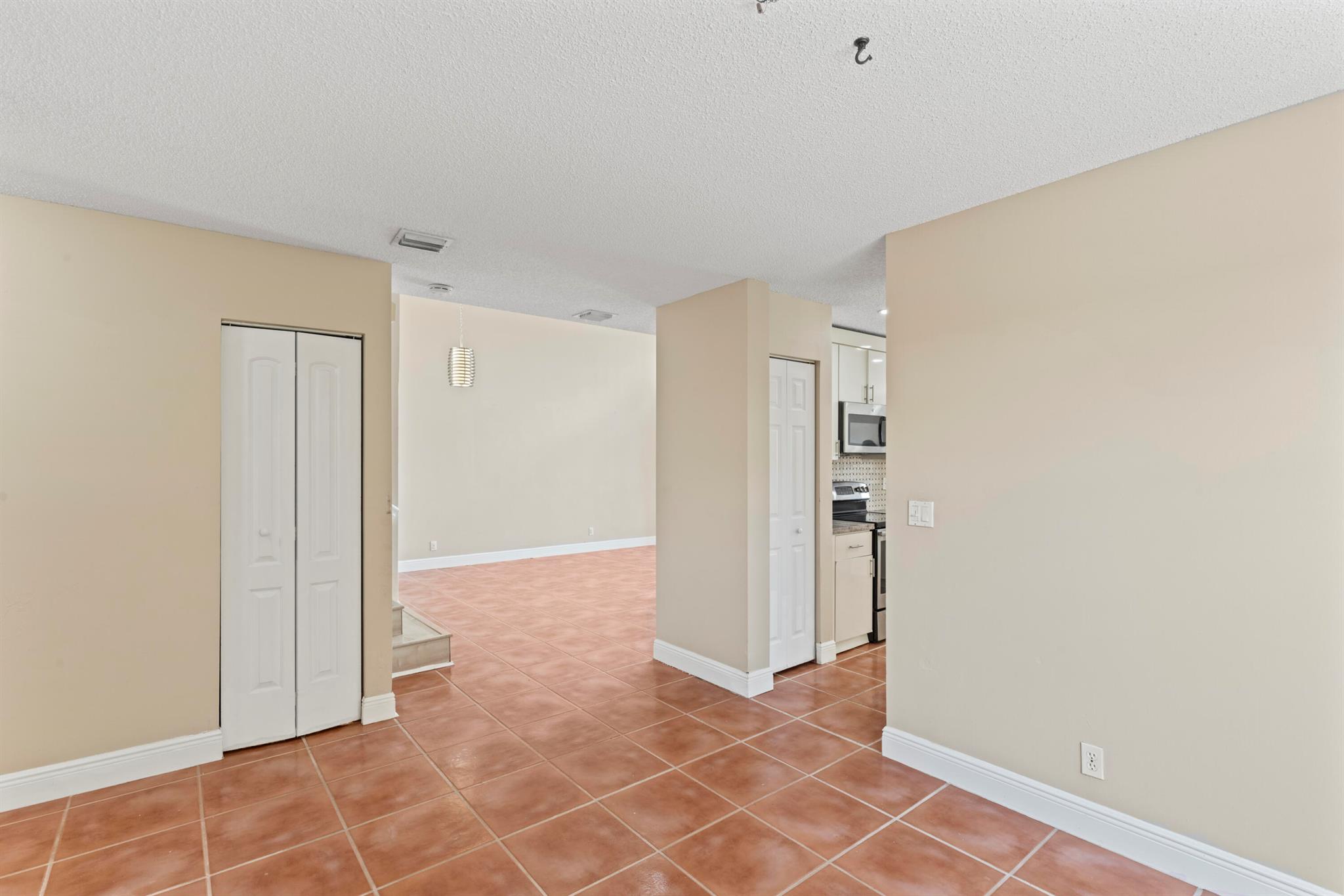SAPPHIRE SHORES SILVER LA - Residential
