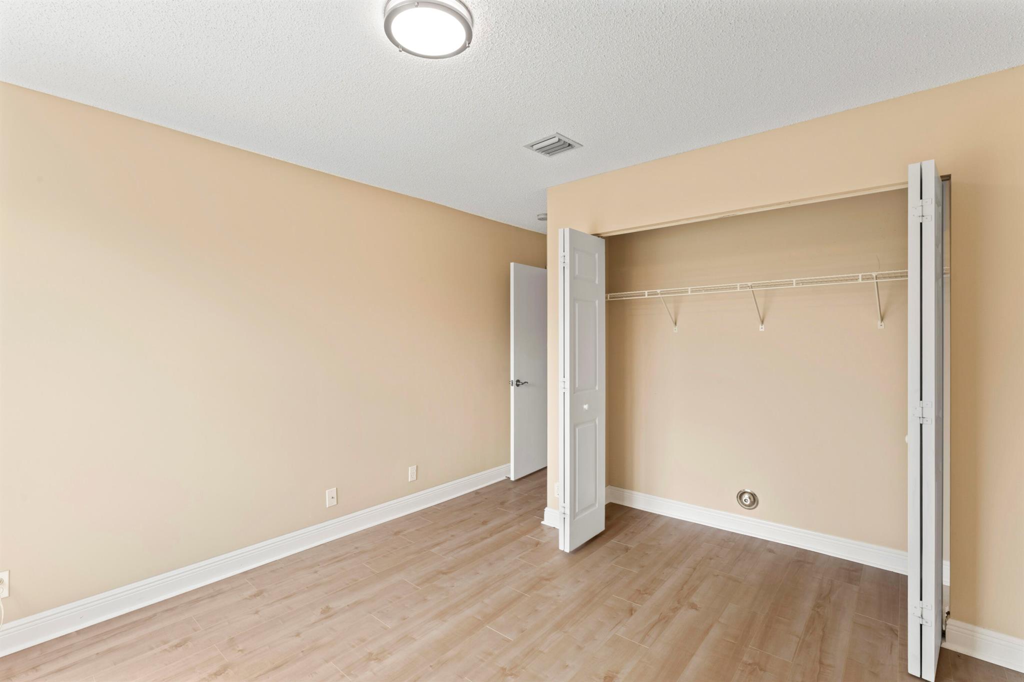 SAPPHIRE SHORES SILVER LA - Residential