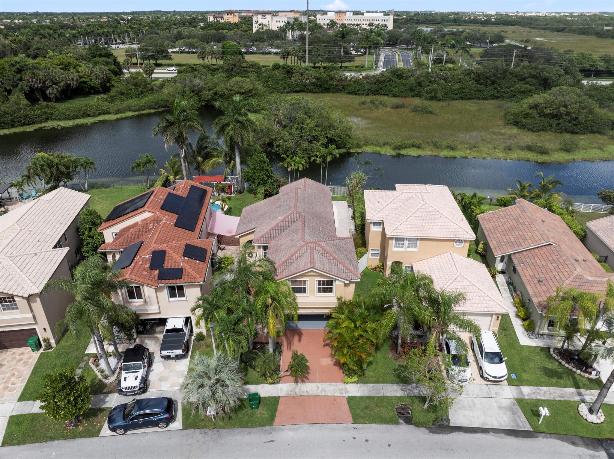SAPPHIRE SHORES SILVER LA - Residential
