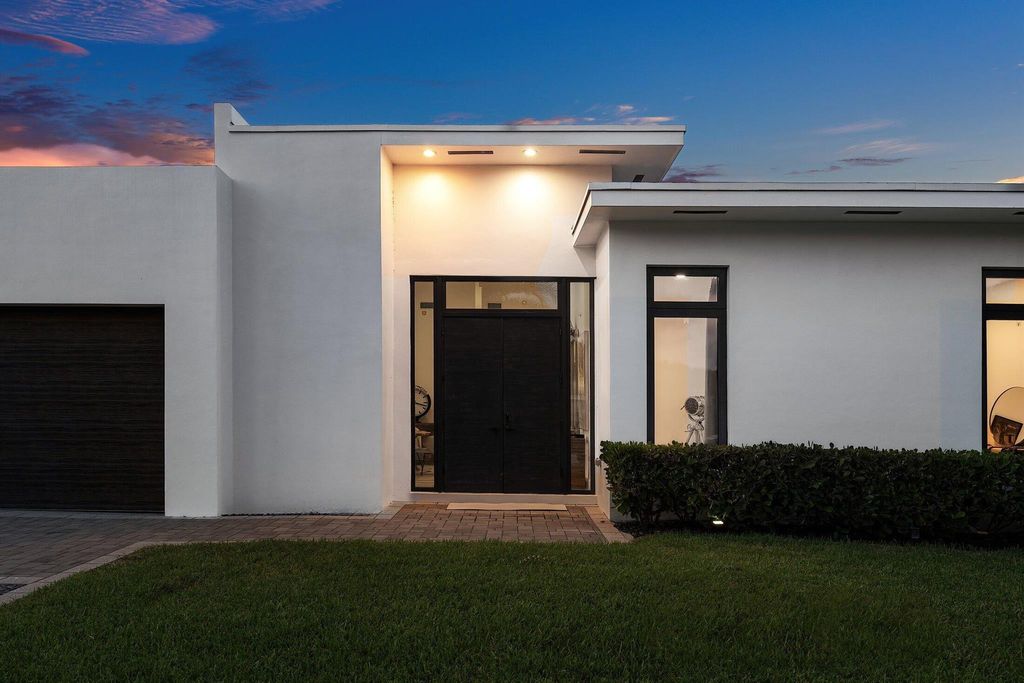 Photo of 213 NE 14th Street, Delray Beach, FL 33444 (MLS # R11112577)