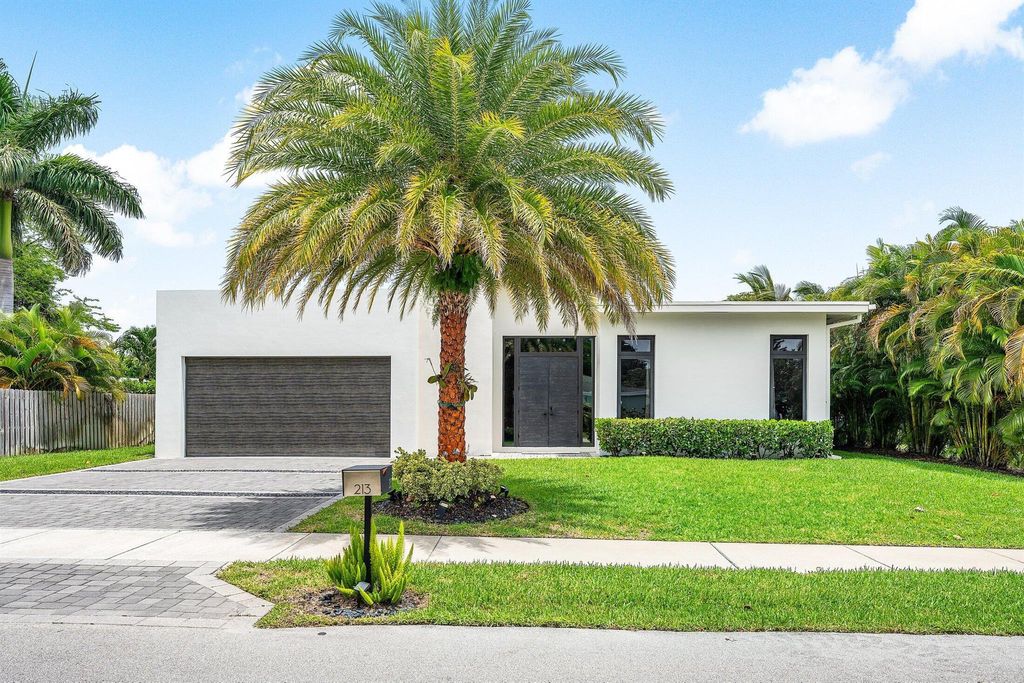 Photo of 213 NE 14th Street, Delray Beach, FL 33444 (MLS # R11112577)