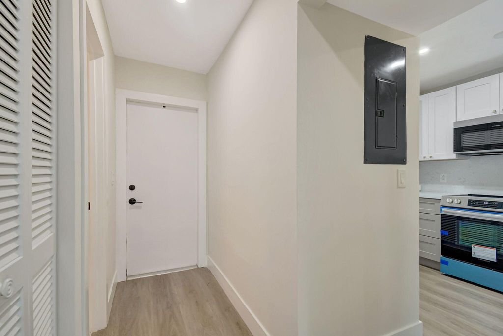 Photo of 442 SE 11 Ter, Dania Beach, FL 33004 (MLS # R11074287)