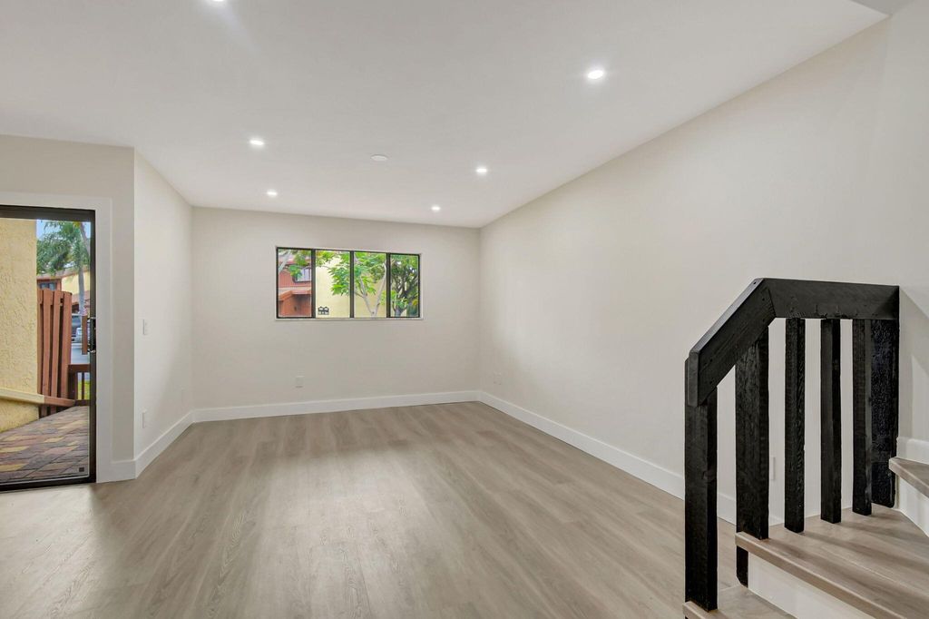 Photo of 442 SE 11 Ter, Dania Beach, FL 33004 (MLS # R11074287)