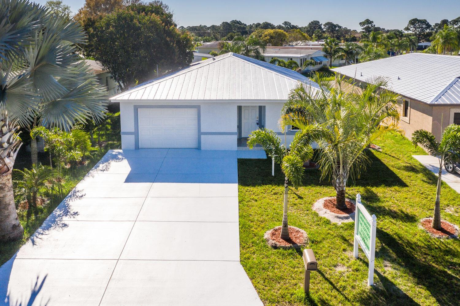 Spanish Lakes Riverfront - Residential